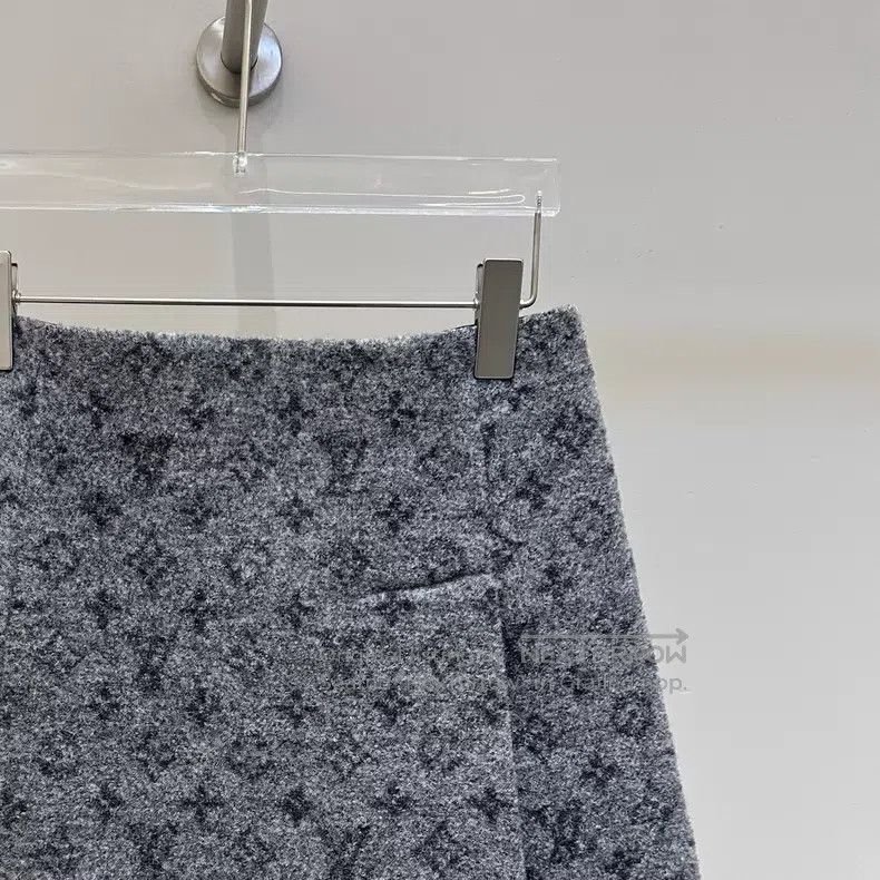 Louis Vuitton Louis Vuitton Old flower full print skirt Size 35" - 2 Thumbnail