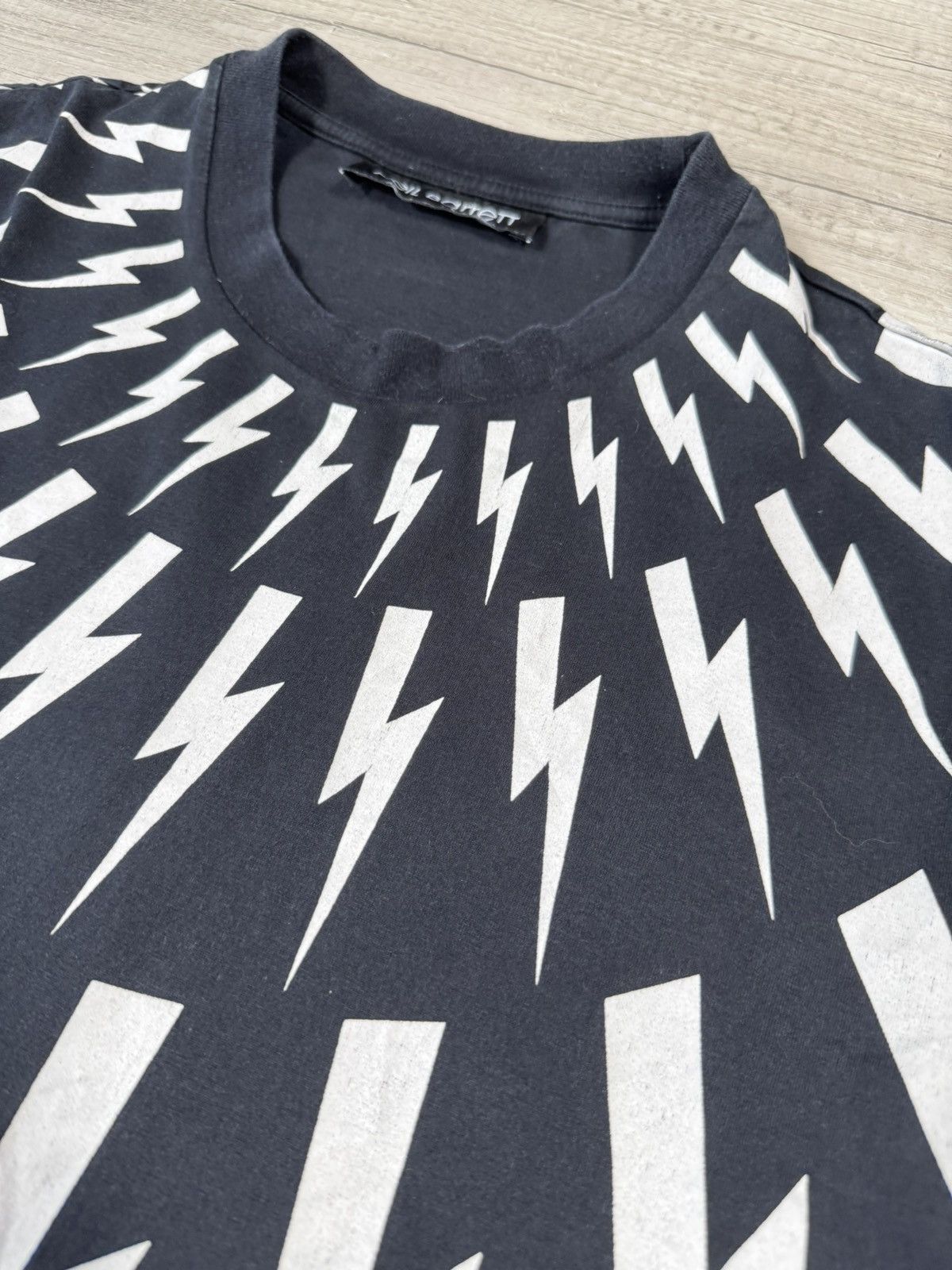 Neil Barrett Neil Barrett Thunderbolt Faded T-Shirt Size US L / EU 52-54 / 3 - 3 Thumbnail