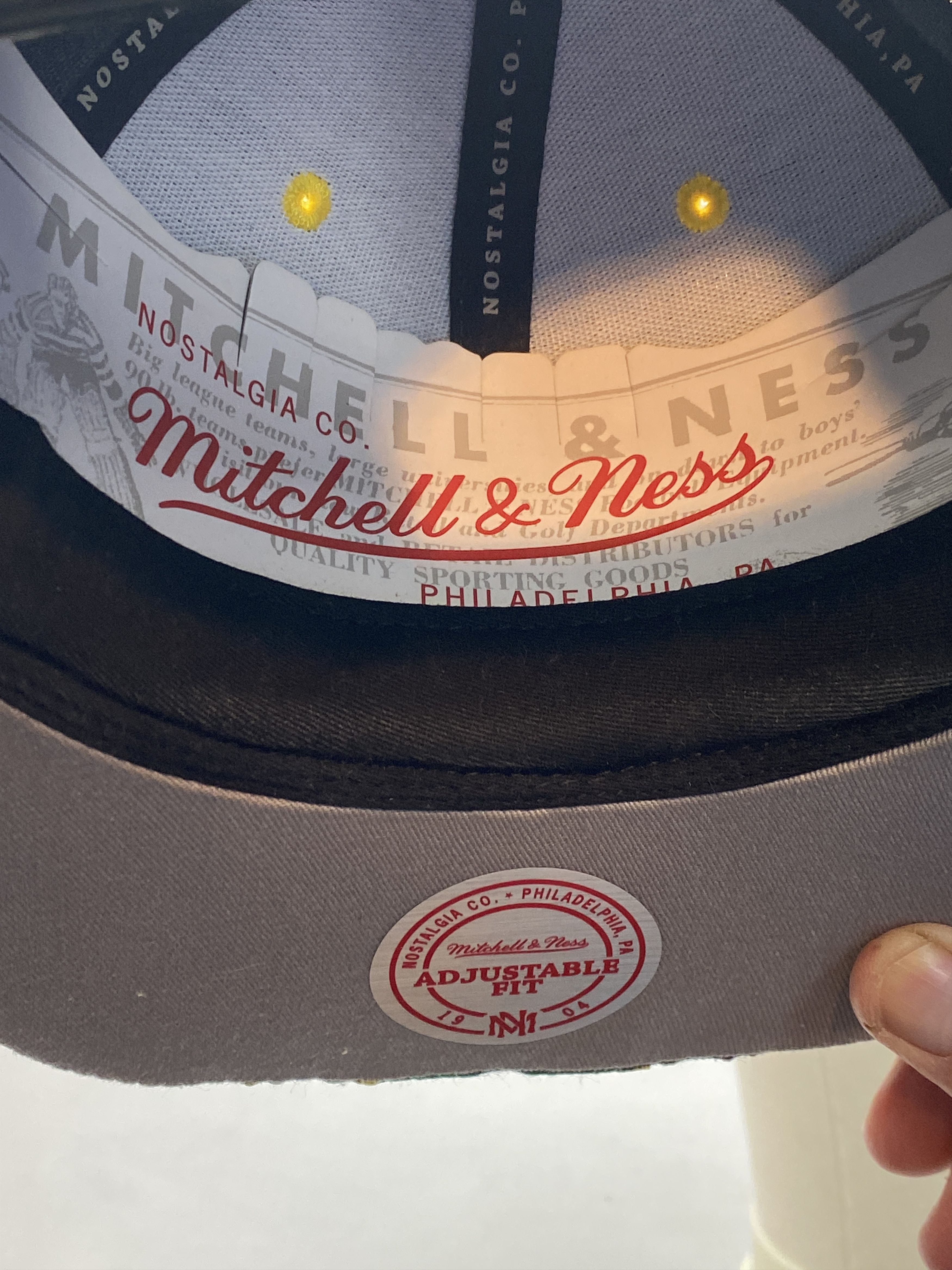Mitchell & Ness × NBA SEATTLE SUPERSONICS Hat Snapback Logo Flat Brim Faux Leather Size ONE SIZE - 8 Thumbnail