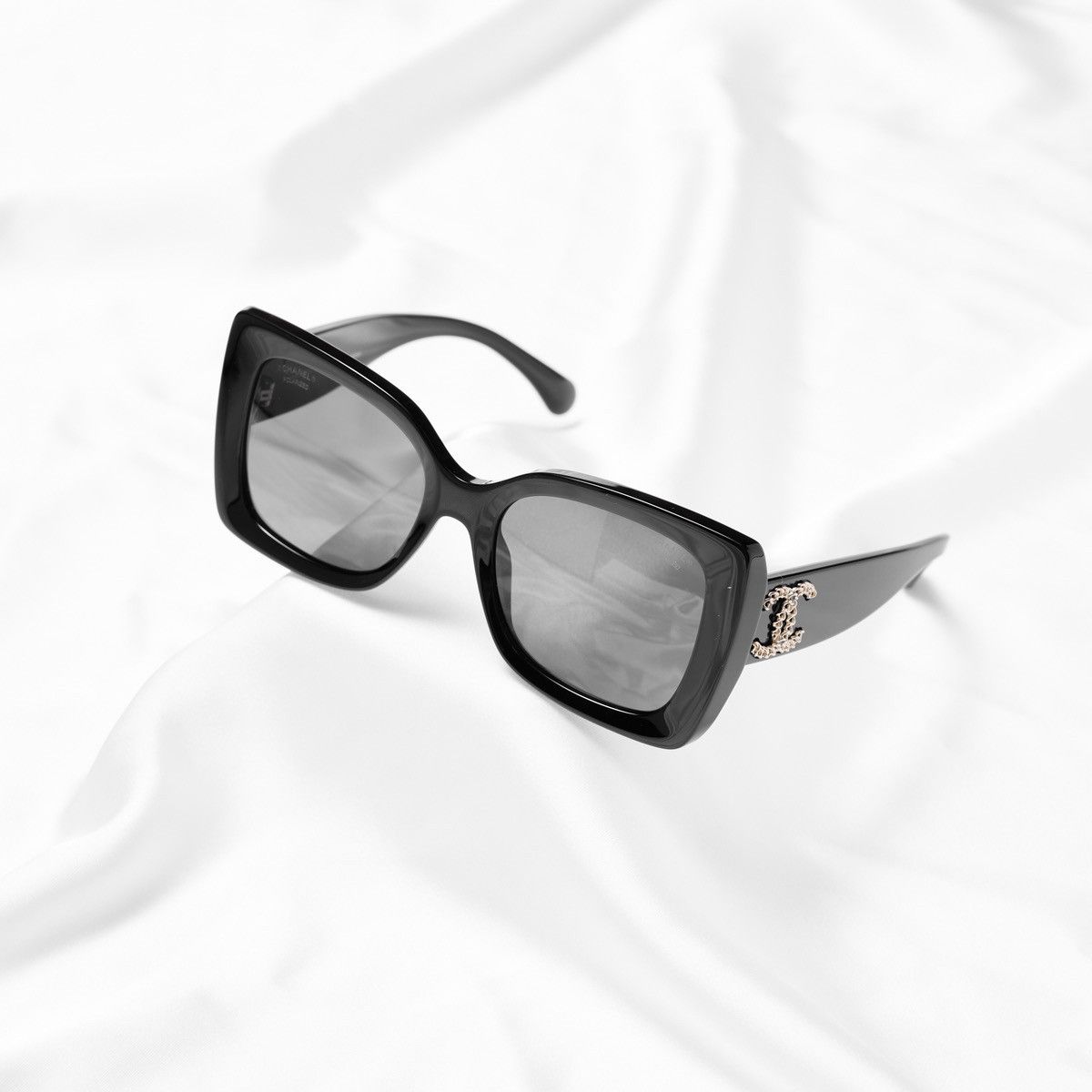 Chanel CHANEL 0CH5555 C622T8 SUNGLASSES Size ONE SIZE - 1 Thumbnail