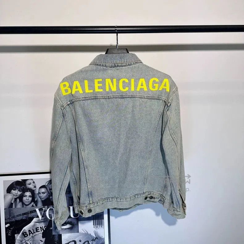 Balenciaga Balenciaga Denim Jacket Yellow Logo. Size US XL / EU 56 / 4 - 1 Thumbnail