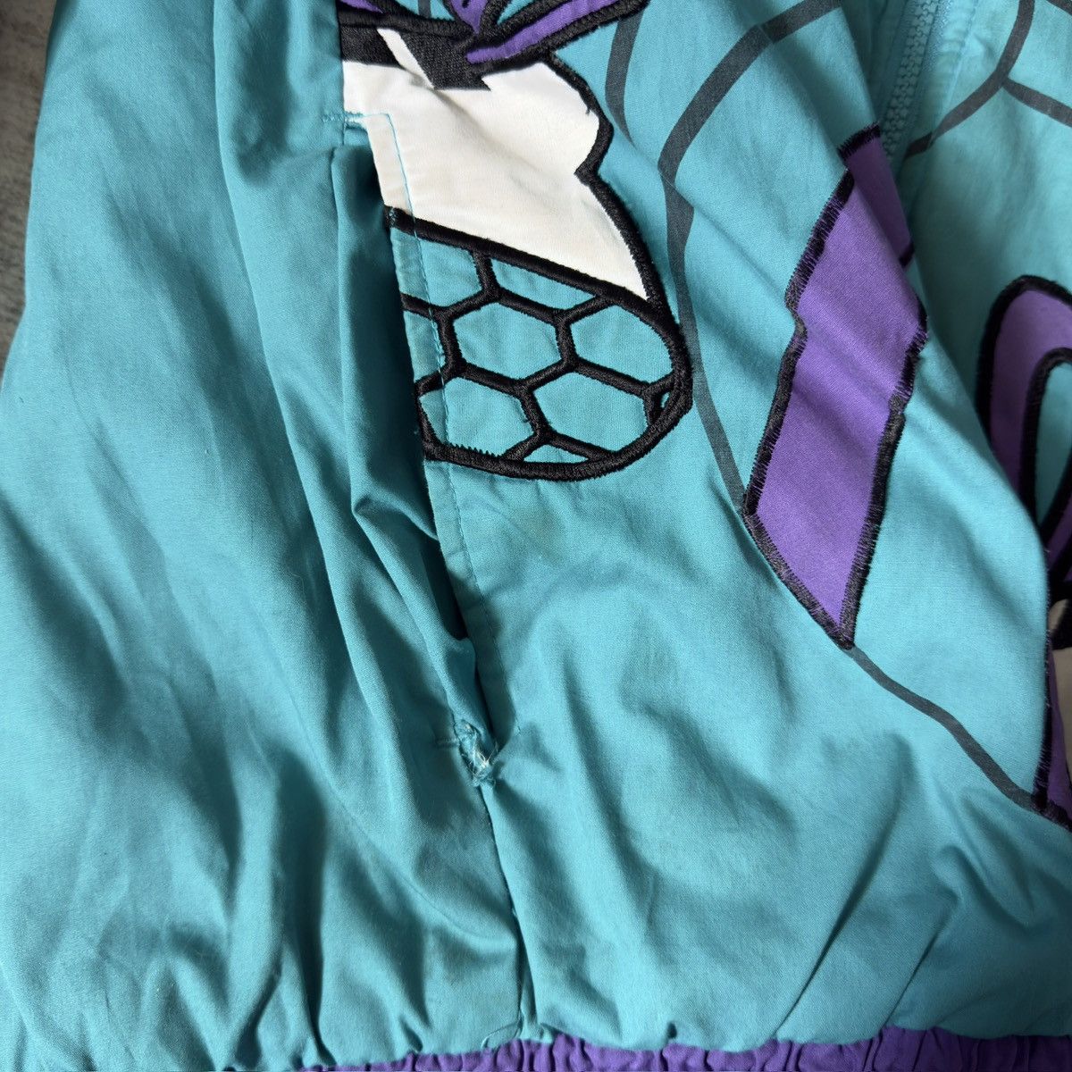 Starter Vintage 90s Jcole Charlotte Hornets Starter Jacket Size US L / EU 52-54 / 3 - 8 Thumbnail