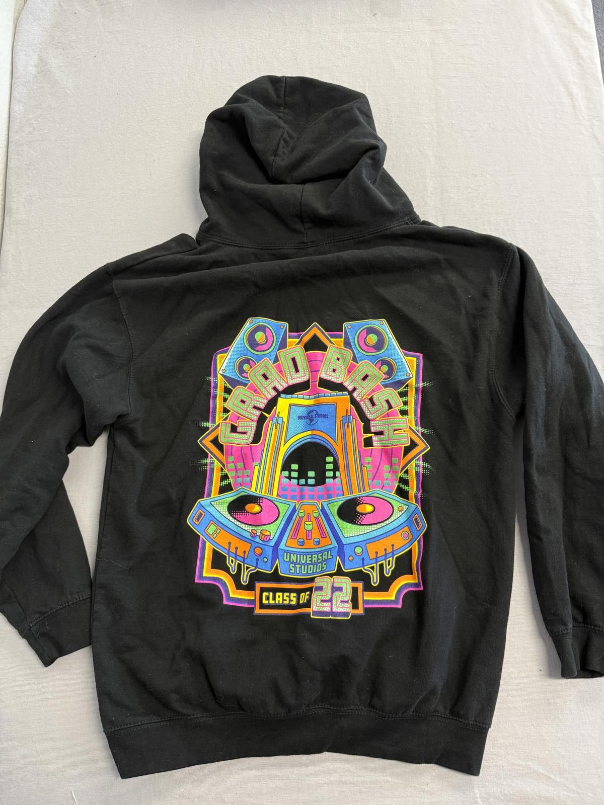 Universal Studios Universal Studios Grad Bash Hoodie 2022 Senior Night - L Size US L / EU 52-54 / 3 - 1 Thumbnail