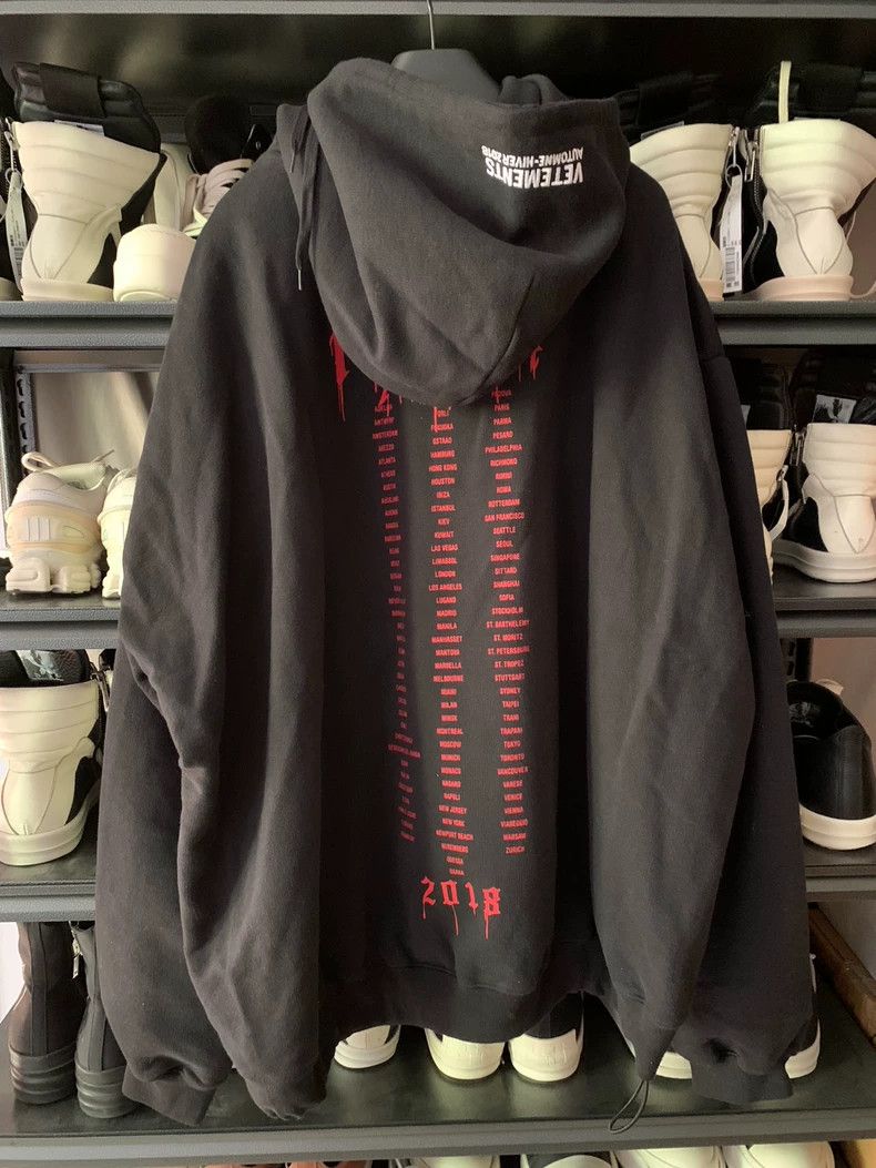 Vetements vetements 18ss Blood Drops Sanskrit Thick Sweatshirt 2501-N Size US XS / EU 42 / 0 - 4 Thumbnail
