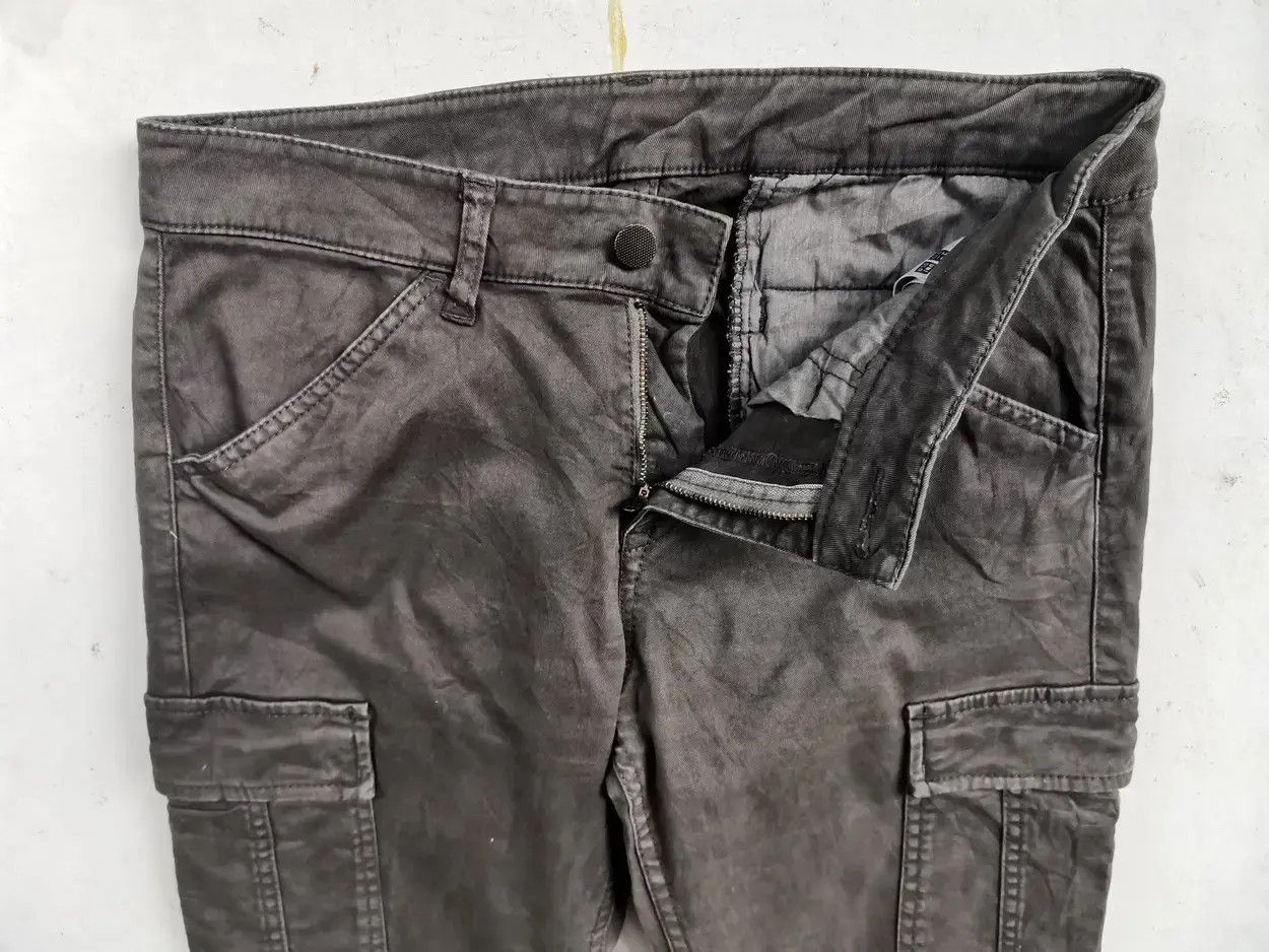 Japanese Brand × Uniqlo Rare!!! Uniqlo Tactical Cargo Multipocket Pants Size US 30 / EU 46 - 9 Thumbnail