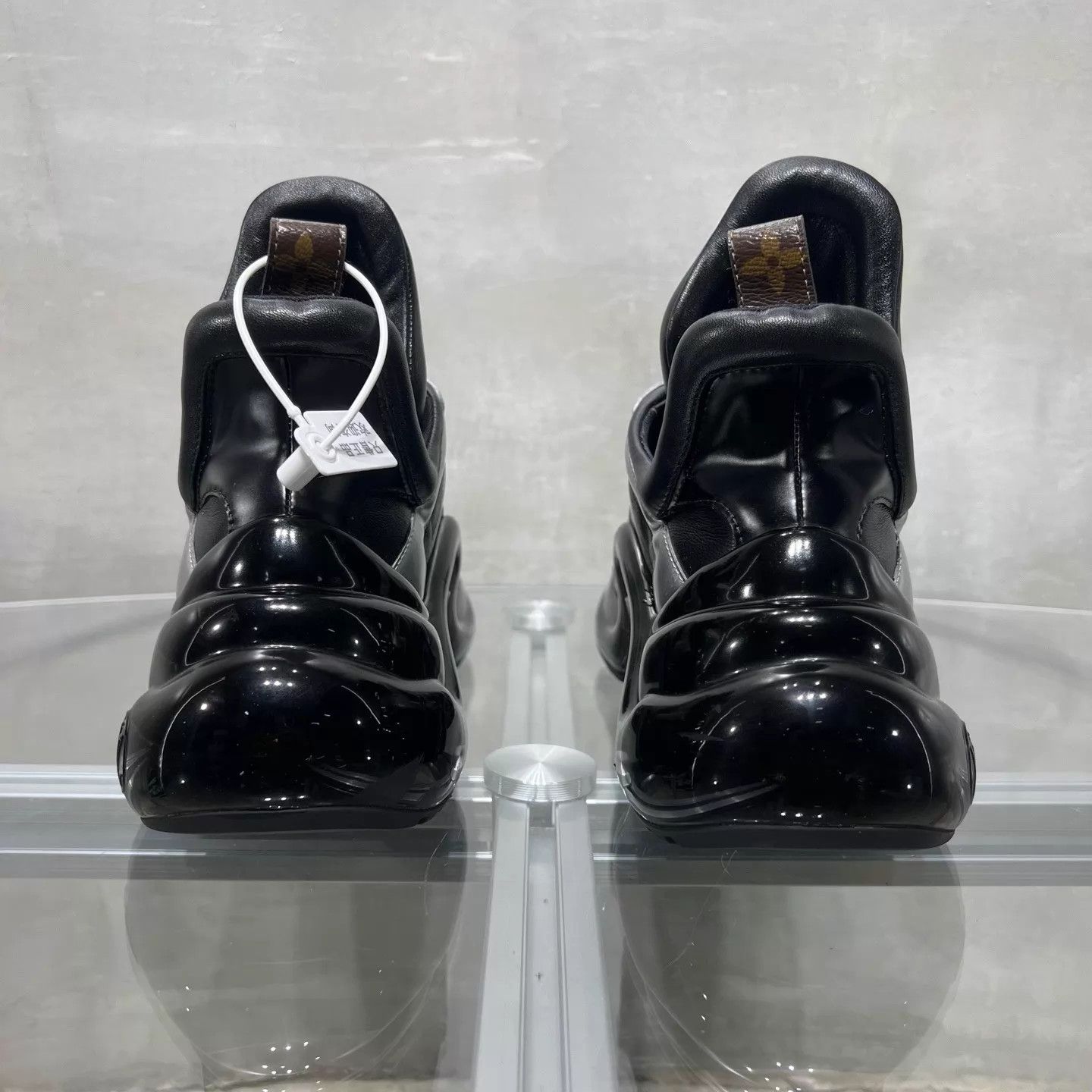Louis Vuitton LV Archlight Black/Silver Dad Sneakers UK6.5 YH26303 Size US 7.5 / EU 40-41 - 6 Thumbnail