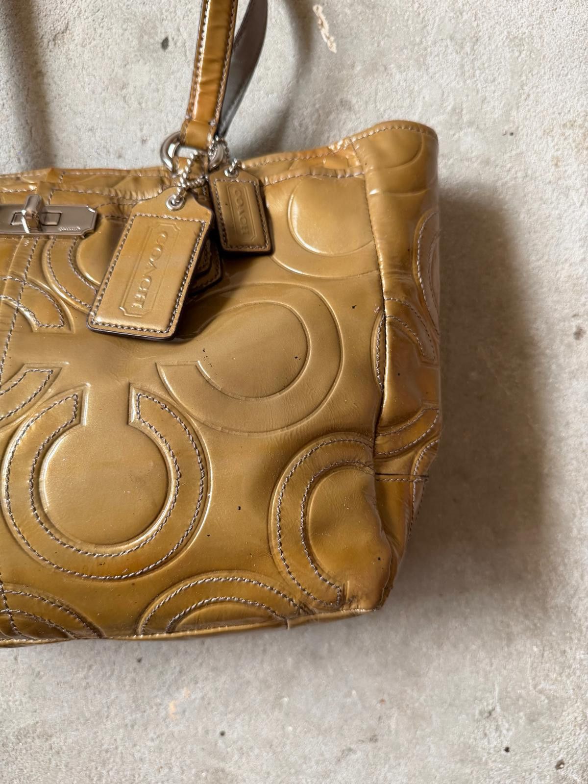 Coach Coach Signature Embossed Patent Shoulder Bag Khaki Size ONE SIZE - 4 Thumbnail