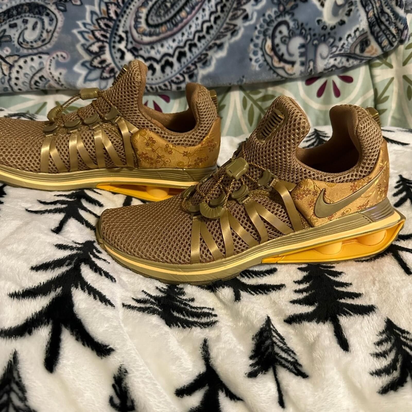 Nike Nike Shox Gravity Metallic Gold Women's Athletic Shoes Size US 8 / IT 38 - 3 Thumbnail