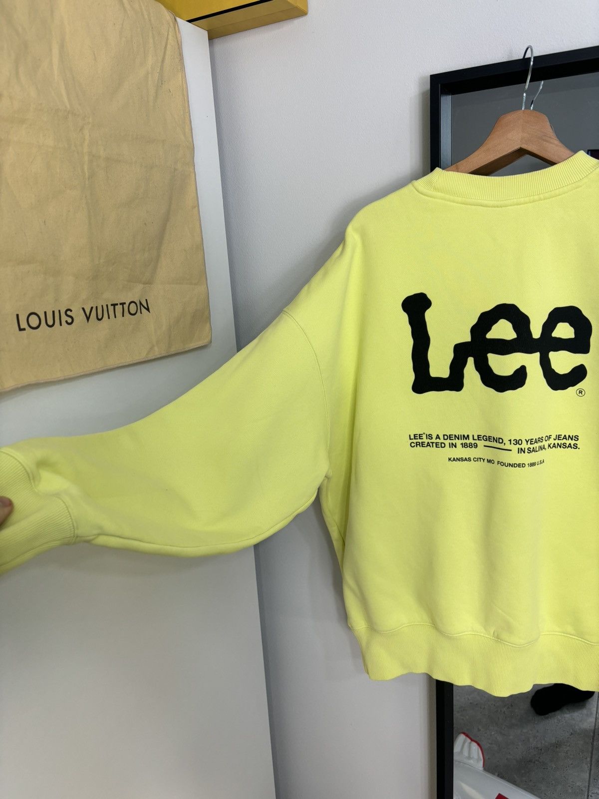 Lee × Vintage RARE Crazy Boxy Heavy Crewneck Sweatshirt Lee Big Logo USA Size US L / EU 52-54 / 3 - 3 Thumbnail