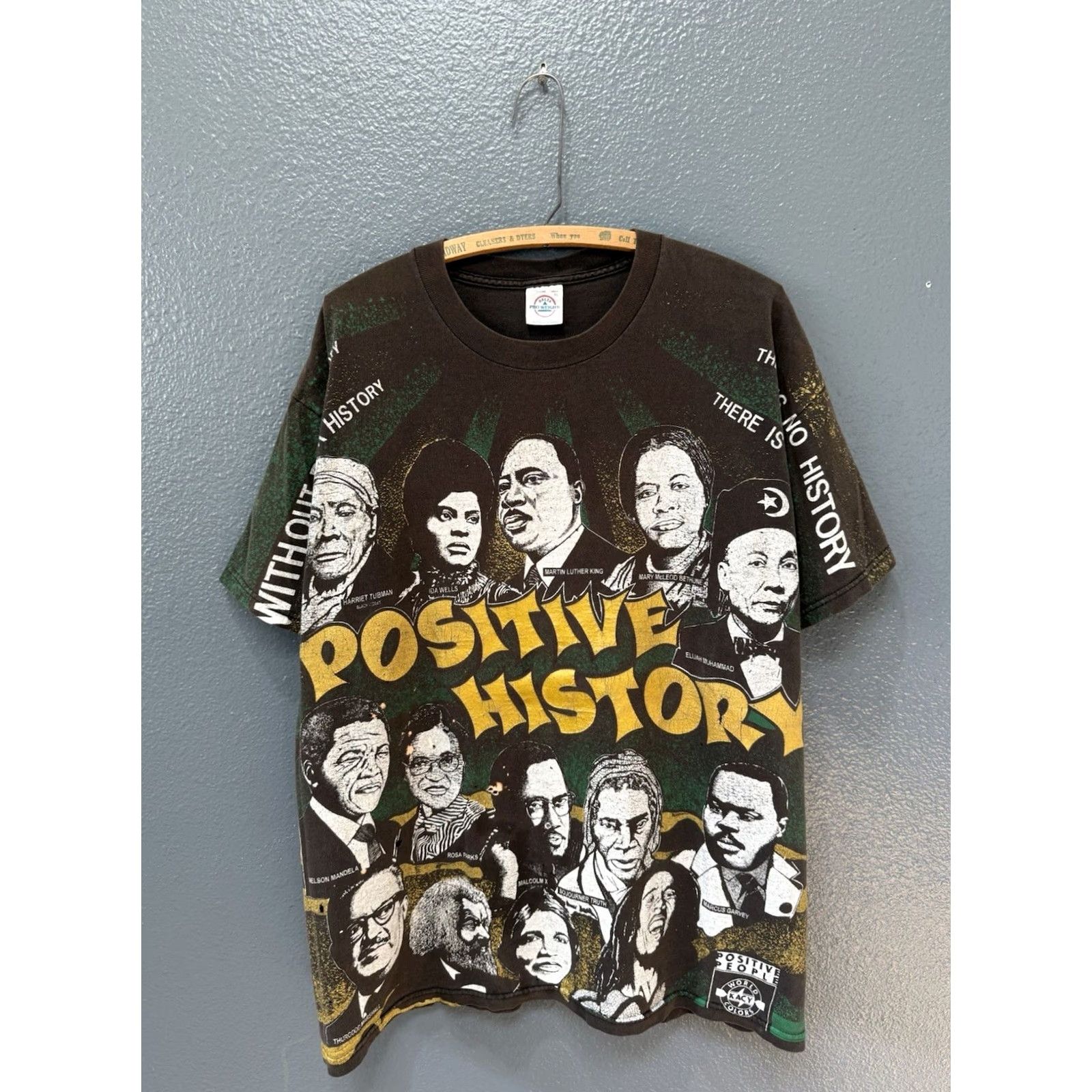 Delta VINTAGE 90s Black History Positive History All Over Print Black Tee Shirt XL Men Delta T-Shirt 90s Clothing Mens Black Size US XL / EU 56 / 4 - 3 Thumbnail