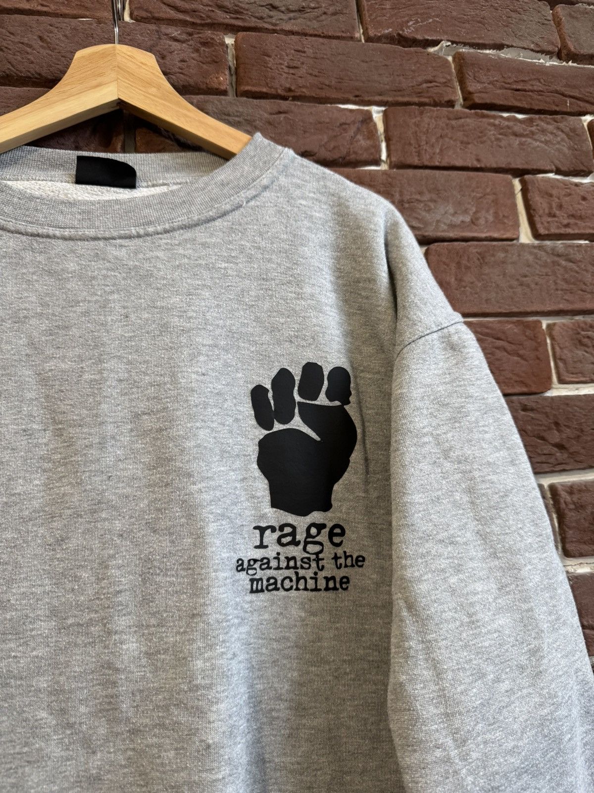Band Tees RARE Vintage Rage Aginst The Machine RATM Fist Sweatshirt Size US L / EU 52-54 / 3 - 3 Thumbnail
