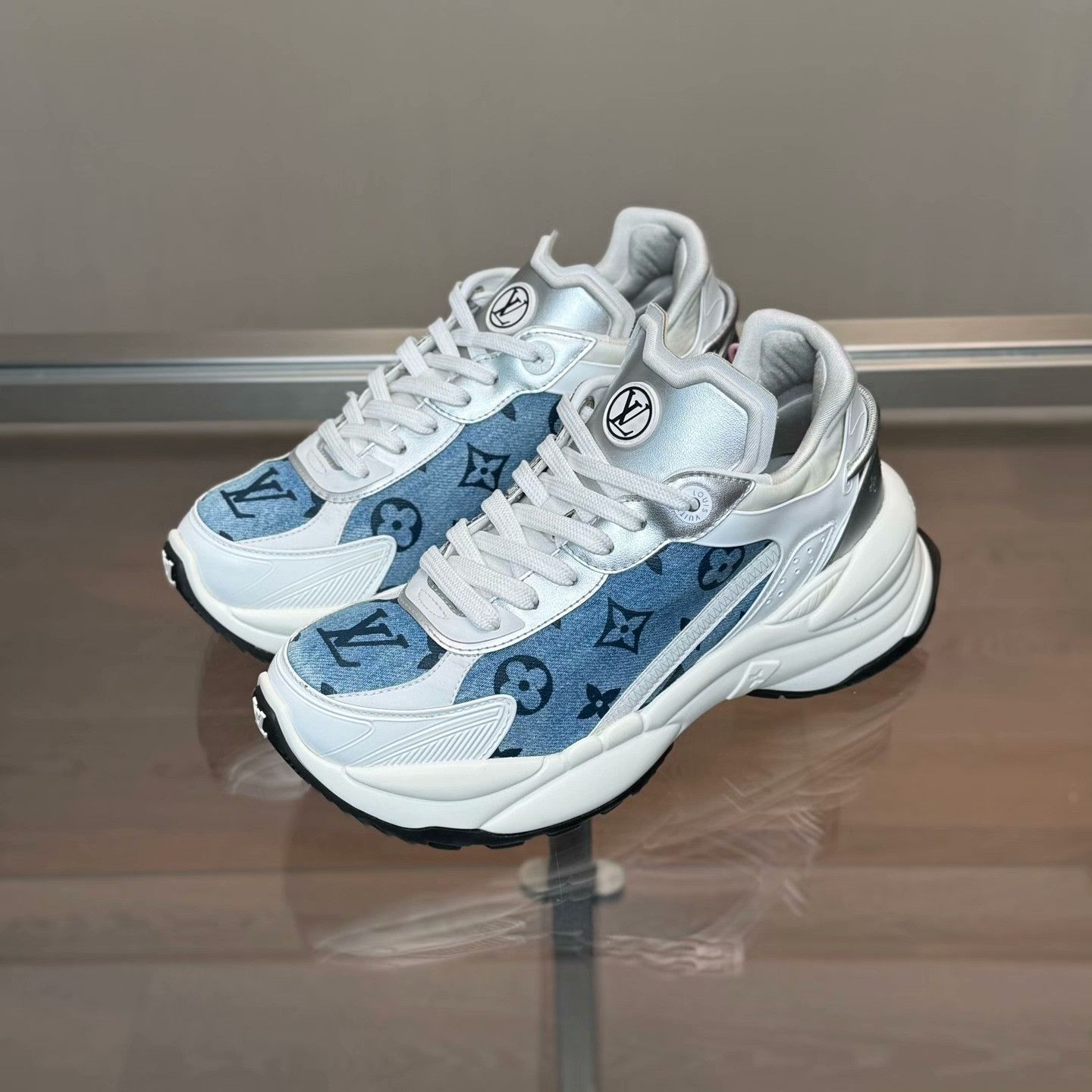 Louis Vuitton Louis Vuitton Blue Lowtop Sneakers 36 Men Size US 5 / EU 37 - 1 Thumbnail