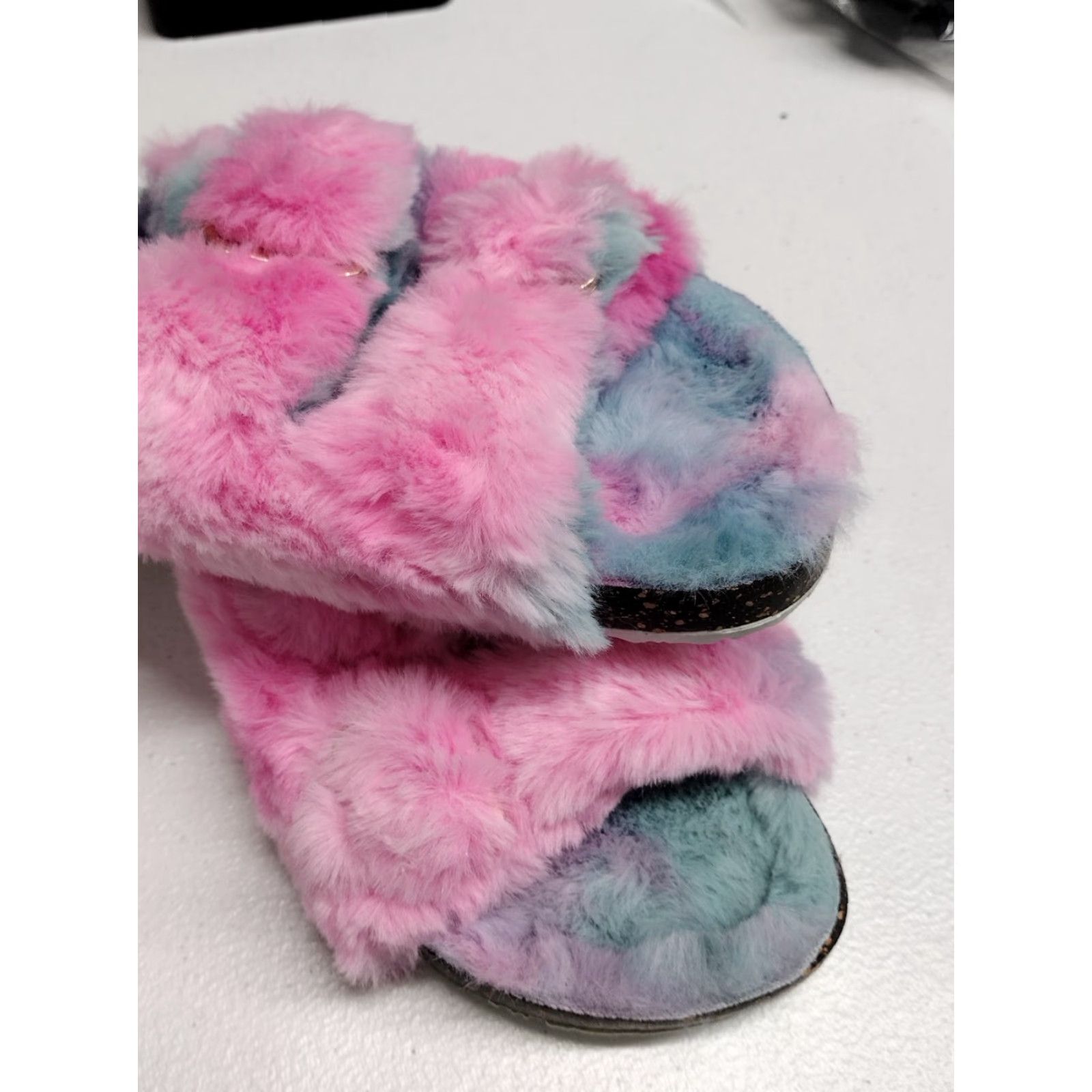 Vintage VINTAGE Secret Treasures Women's Tie Dye Faux Fur Double Buckle Sandals Size 6 Size US 6 / IT 36 - 7 Thumbnail
