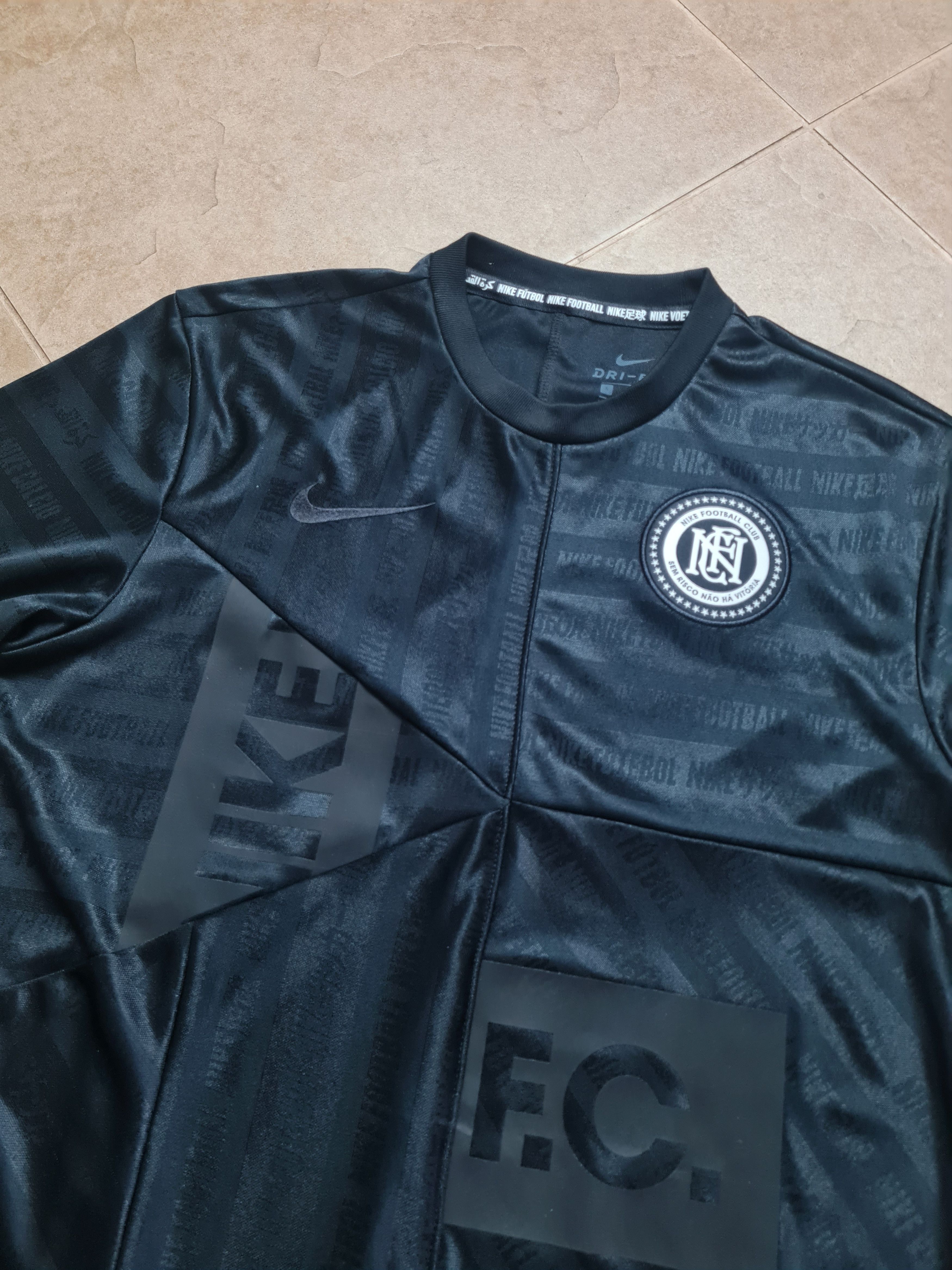 Nike T-shitrs Men’s FC Nike Football Club soccer foootball Jersey Size US S / EU 44-46 / 1 - 4 Thumbnail