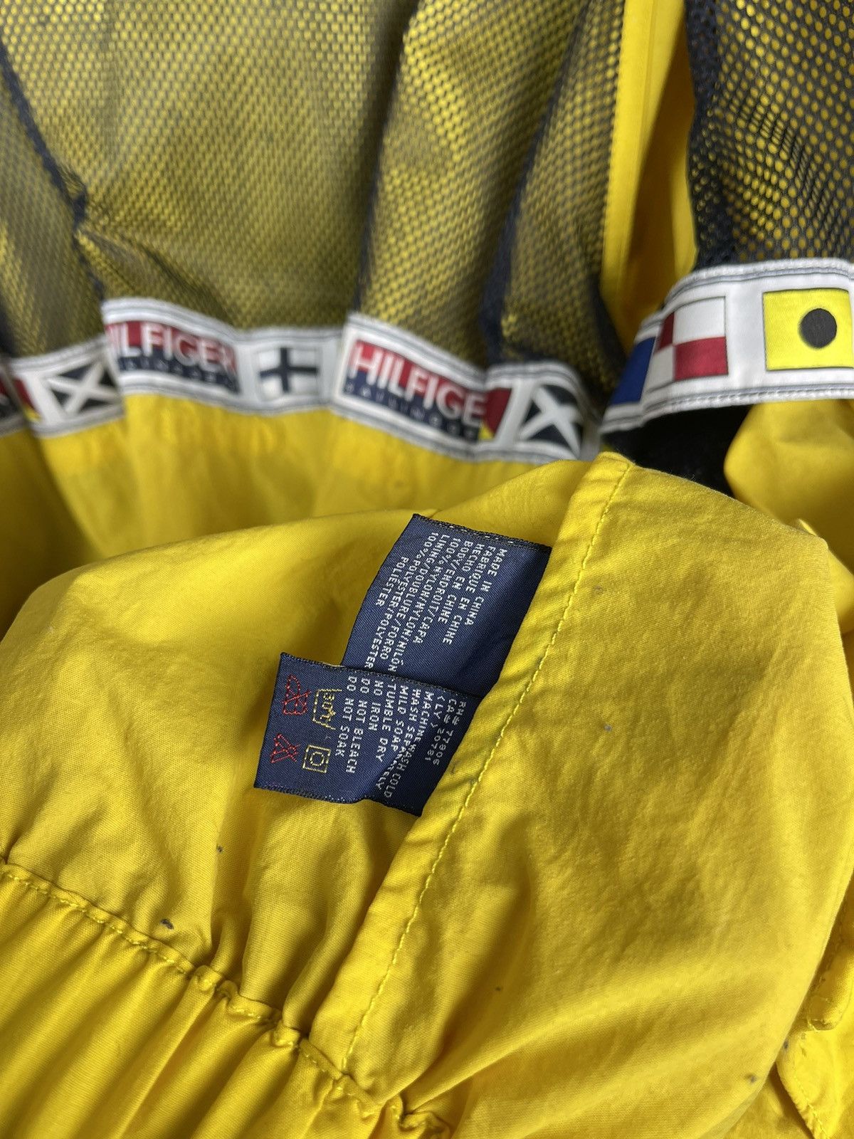 Tommy Hilfiger Vintage 90’sTommy Hilfiger Embroidered Spellout Jacket Men’s Size US L / EU 52-54 / 3 - 12 Thumbnail