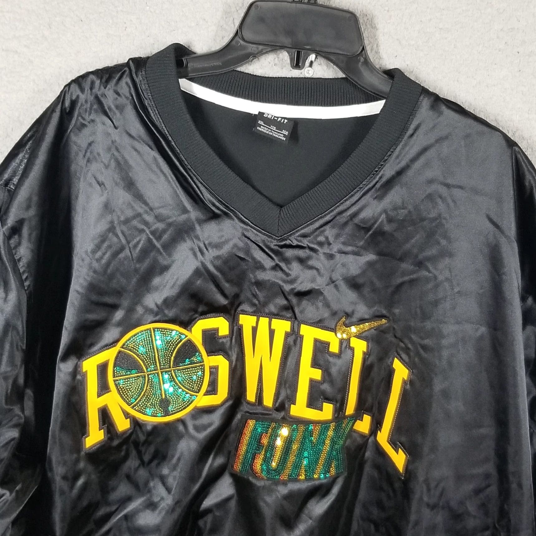 Nike Nike CW7733-010 Basketball Top Long Sleeve Pullover Men 2XL Black Gold Nike Roswell Rayguns Embroidered Logo Sequin 90s? Size US XXL / EU 58 / 5 - 3 Thumbnail
