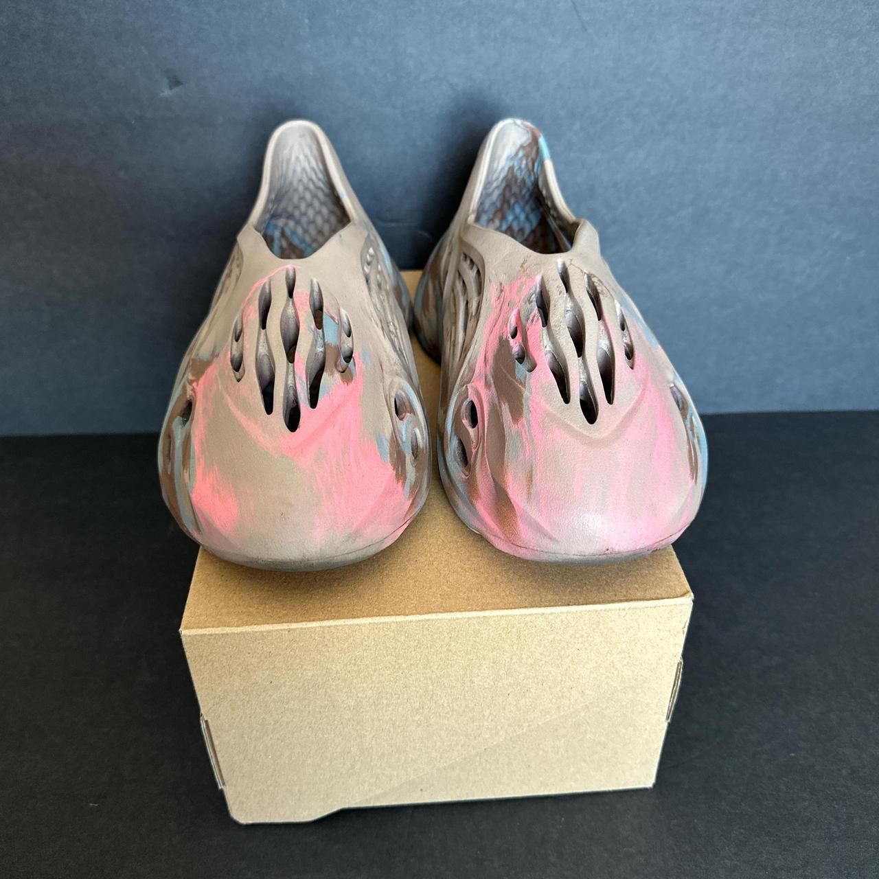 Adidas × Kanye West adidas Yeezy Foam RNNR MX Sand Grey Size 8 Size US 8 / IT 38 - 1 Thumbnail