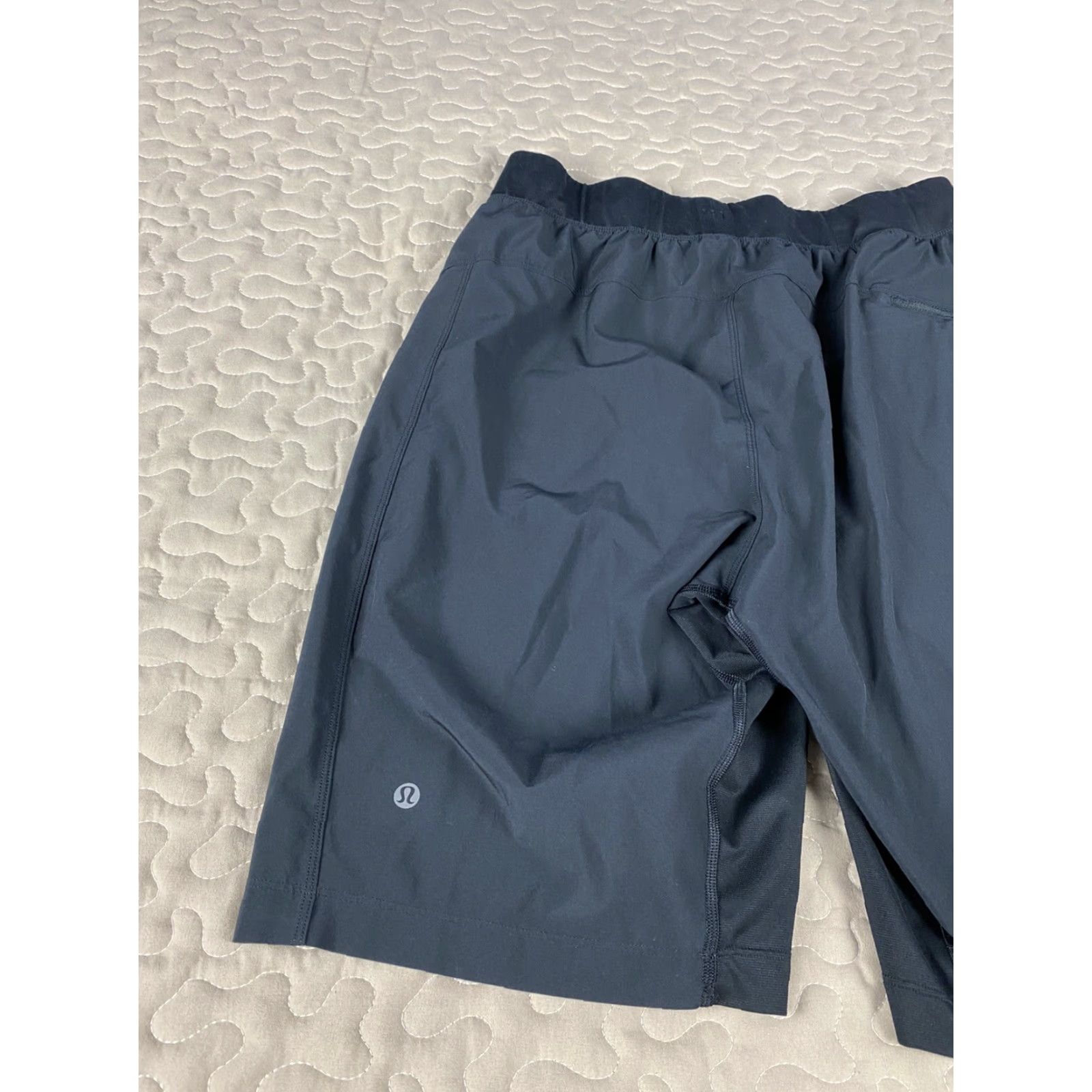 Lululemon Lululemon Athletic Shorts Black Mens M 11" Gym Training Work Out Shirt? Size US 31 - 3 Thumbnail