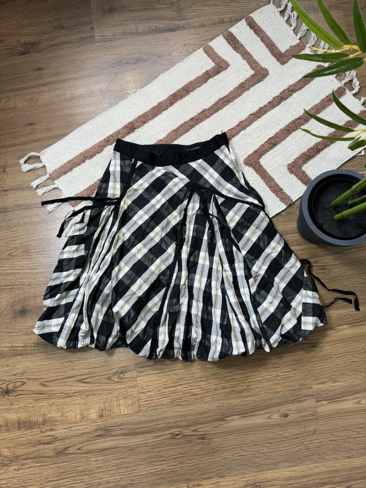 Vintage VERA MONT AVANT GARDE Y2K BLOWN NYLON BONDAGE SKIRT Size 28" / US 6 / IT 42 - 1 Thumbnail