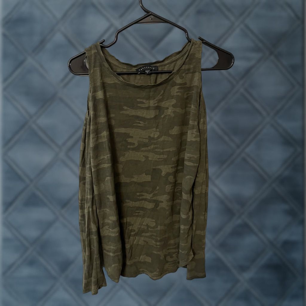 Sanctuary sanctuary camo shirt small green colorful sanctuary camo cold shoulder top shirt sz small womens shirt camo green colorful 90s event Size S / US 4 / IT 40 - 1 Thumbnail