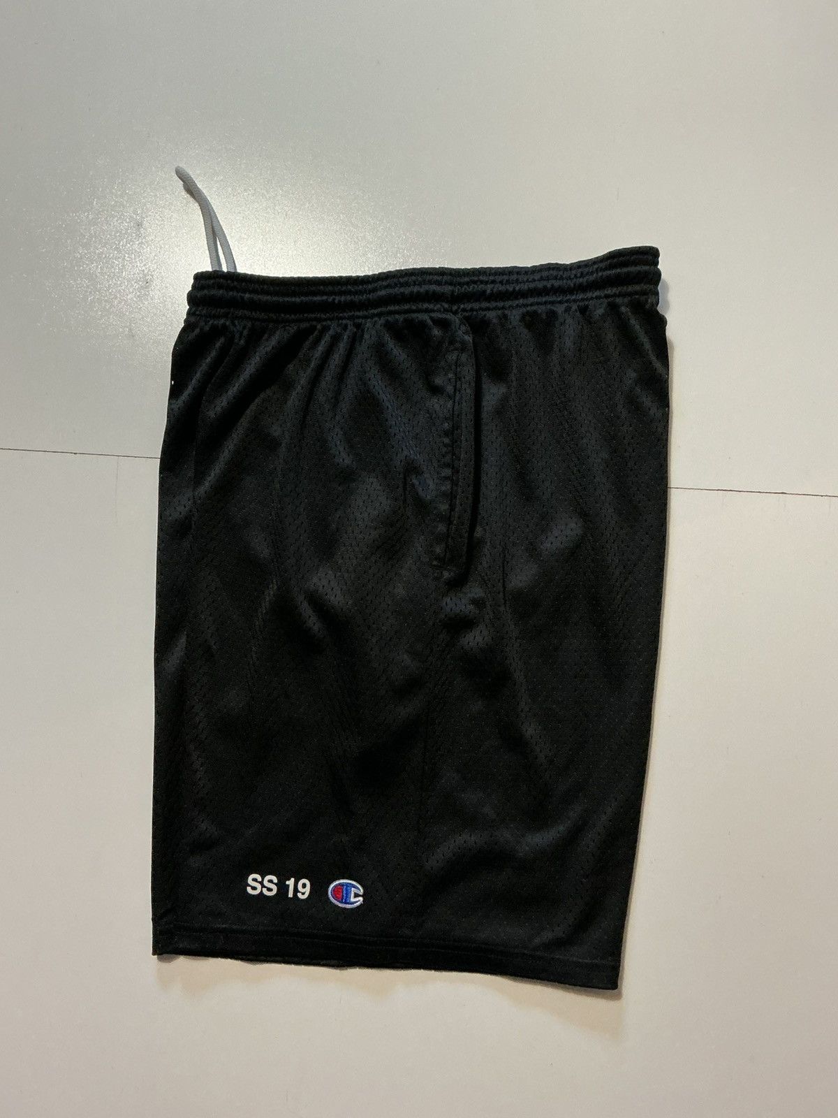 Champion 1340 Collective Champion SS19 Graphic Mesh 9” Inseam Shorts Size US 30 / EU 46 - 2 Thumbnail