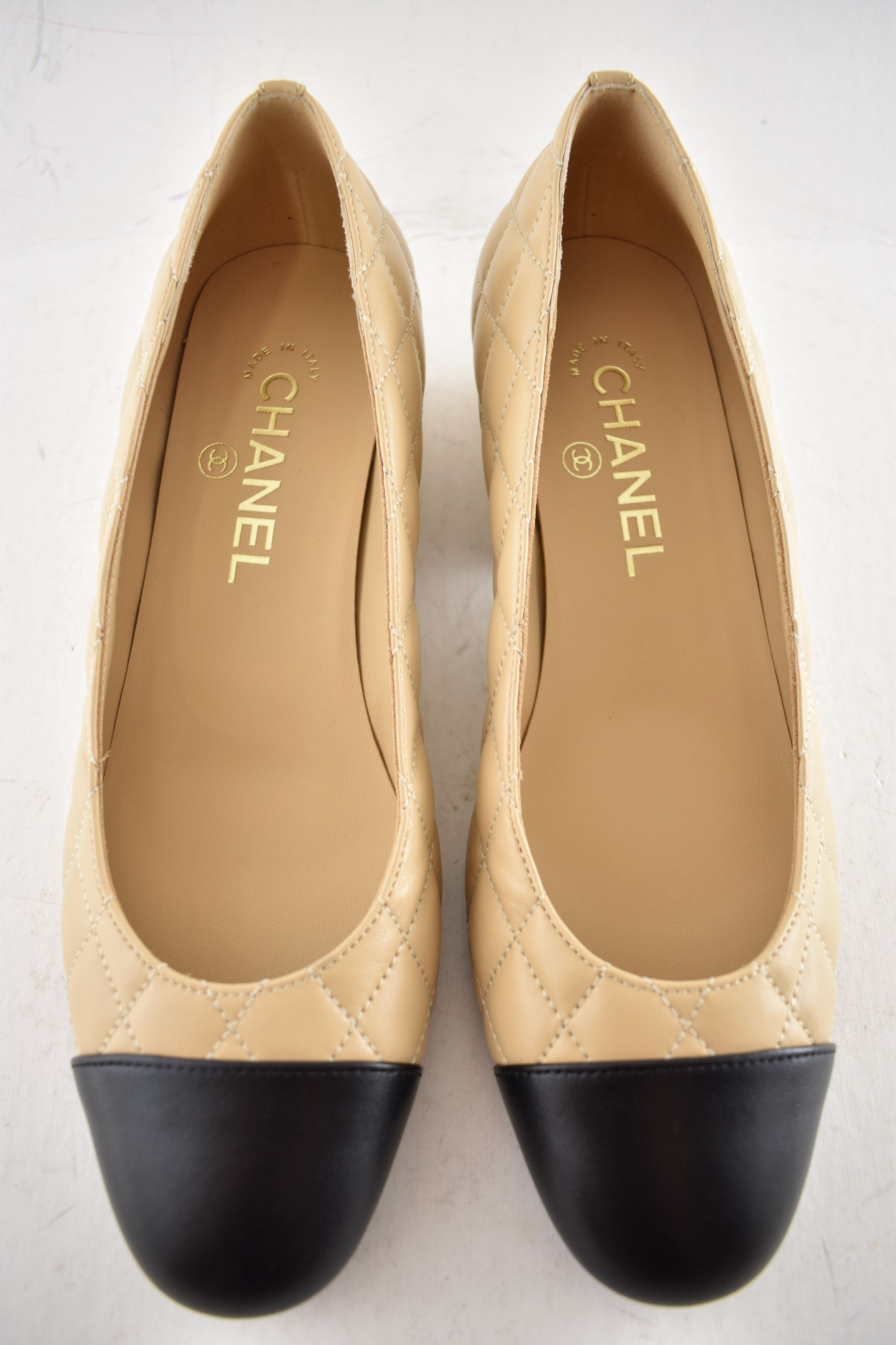 Chanel Chanel 24B Beige Lambskin Quilted Gold Block Heel Pumps 38.5 Size US 8.5 / IT 38.5 - 7 Thumbnail