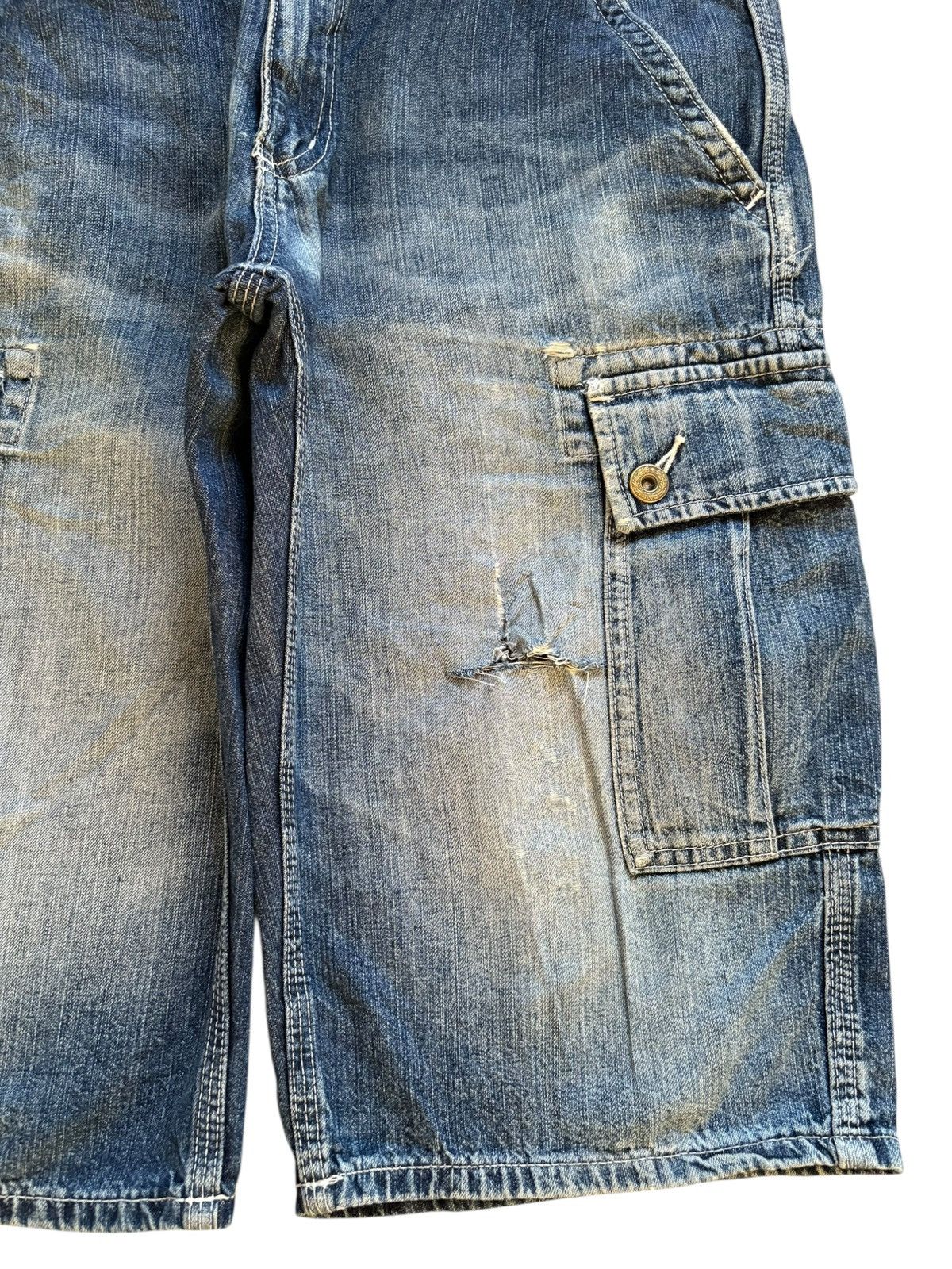 Japanese Brand × Jun Takahashi × Uniqlo Vintage Uniqlo Mud Wash Distress Rip Cargo Baggy Jean Shorts Size US 32 / EU 48 - 9 Thumbnail