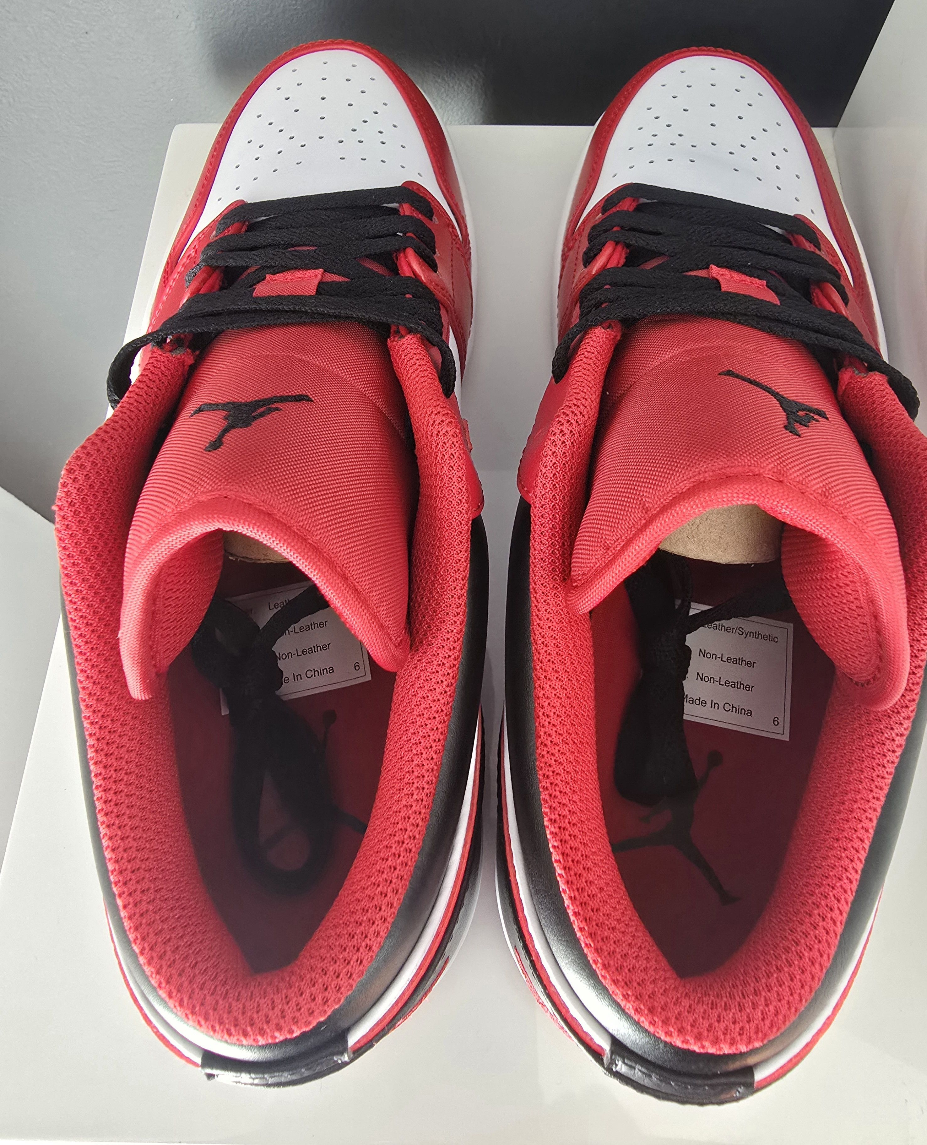 Jordan Brand Jordan 1 Low "Bulls" Size US 11 / EU 44 - 6 Thumbnail