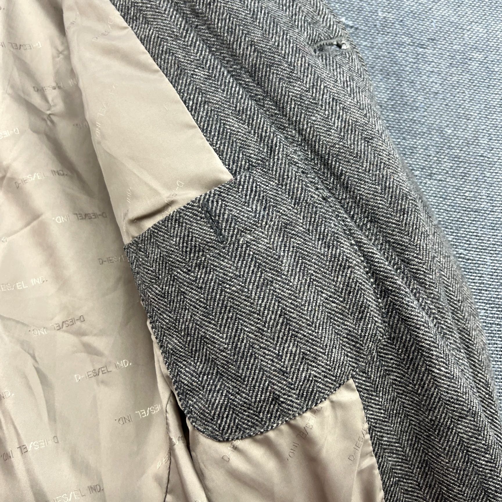 Diesel VINTAGE Diesel Herringbone Wool Jacket Mens Large Gray Buttons Leather Pocket Jacket Mens Large Gray Diesel Herringbone Wool-UI Size US L / EU 52-54 / 3 - 2 Thumbnail