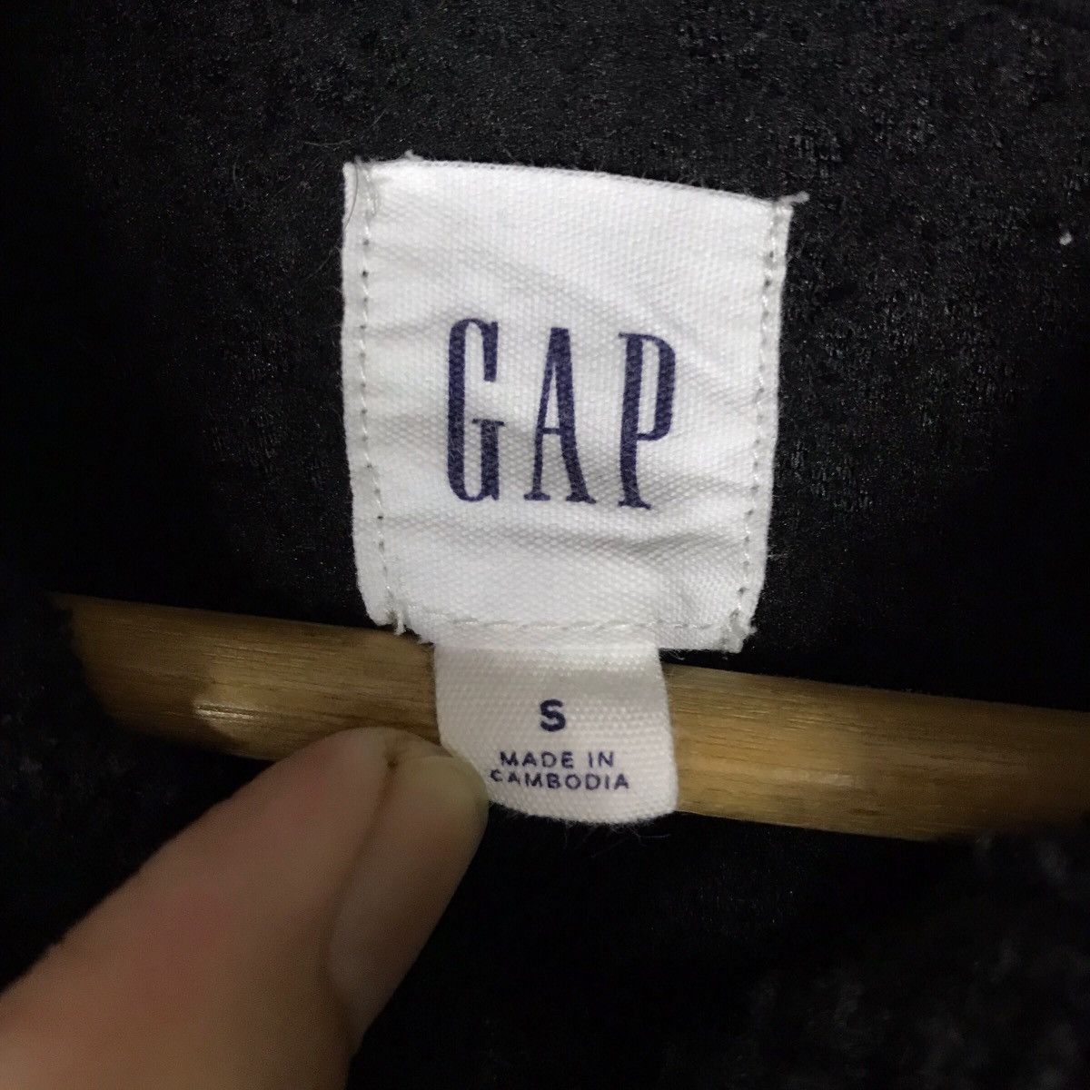 Gap Vintage GAP Spell Out Embroidery Fleece Hoodie Pullover Size US S / EU 44-46 / 1 - 7 Thumbnail
