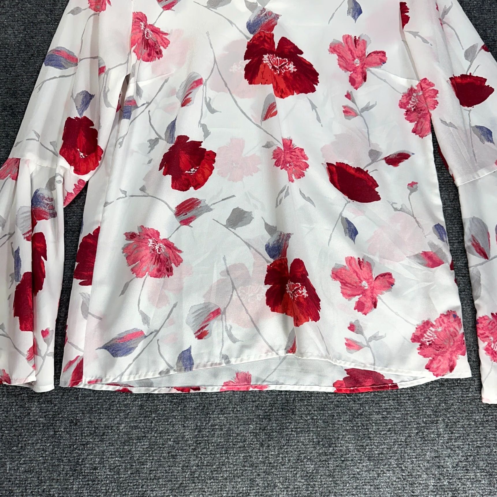 Banana Republic Banana Republic Blouse Top Womens Medium Floral Pullover White Bell Sleeve V-Neck + Mens? Size M / US 6-8 / IT 42-44 - 3 Thumbnail