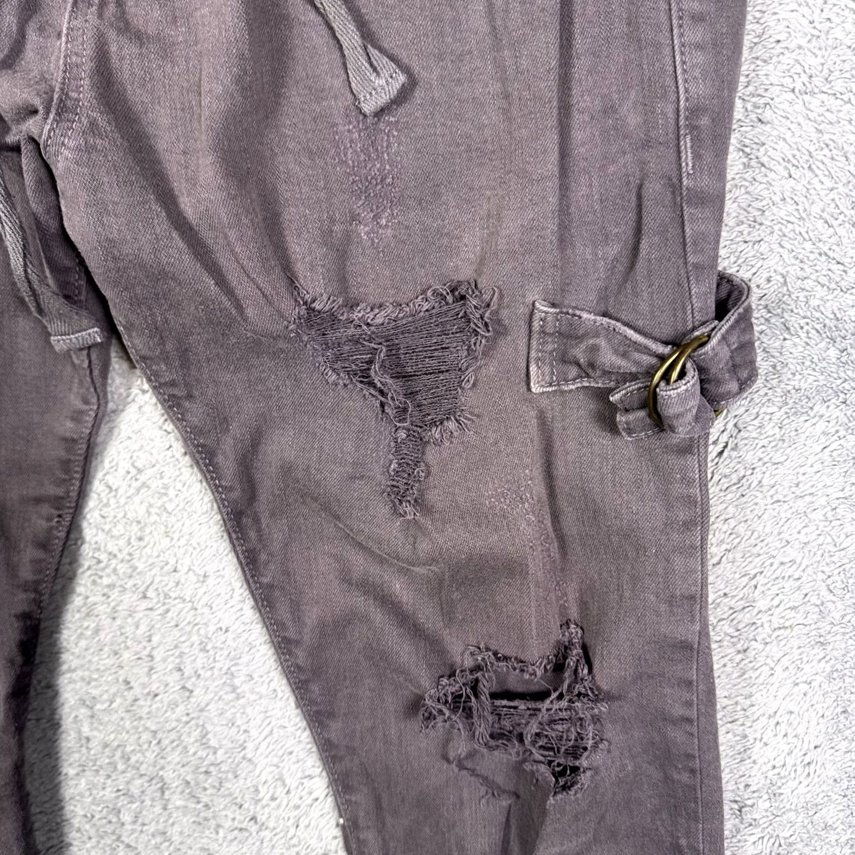True Religion True Religion Jeans Mens Slim 5-Pocket Denim Gray 36x29 Mick Distressed Short Drawstring Waist Cuffs Jeans Mens Size US 36 / EU 52 - 7 Thumbnail