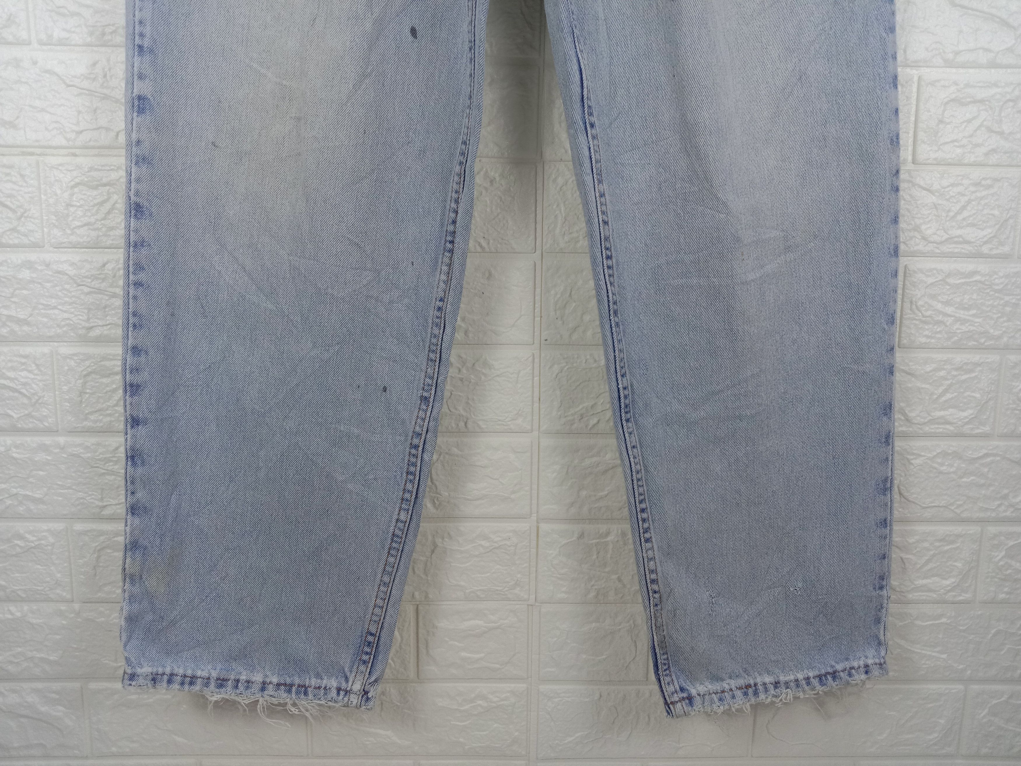 Levi's Vintage Levi's 560 Light Wash Jeans Comfort Fit Denim Size US 35 - 4 Thumbnail