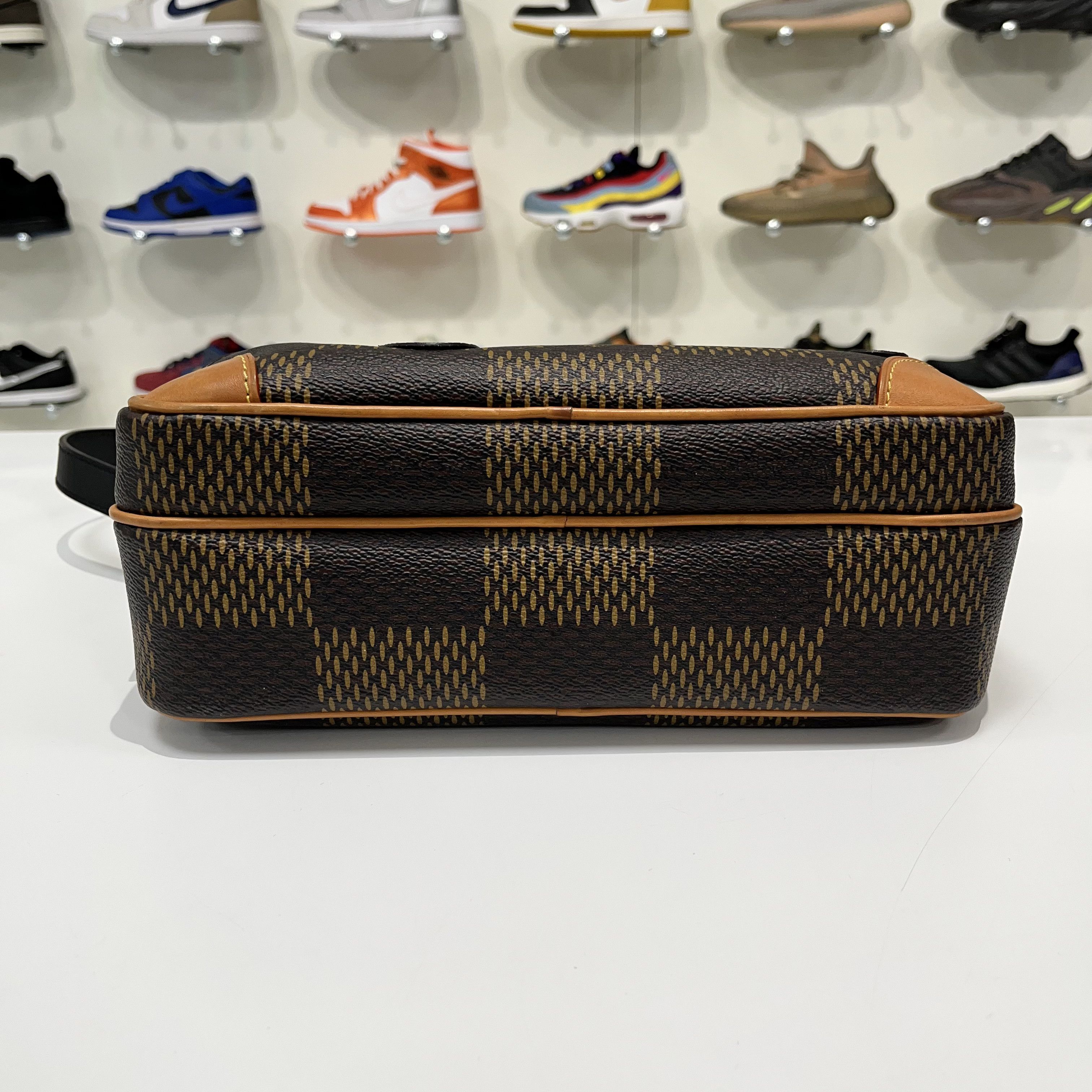 Louis Vuitton × Nigo × Virgil Abloh Louis Vuitton Virgil Abloh x Nigo Nil Messenger Giant Brown Size ONE SIZE - 6 Thumbnail
