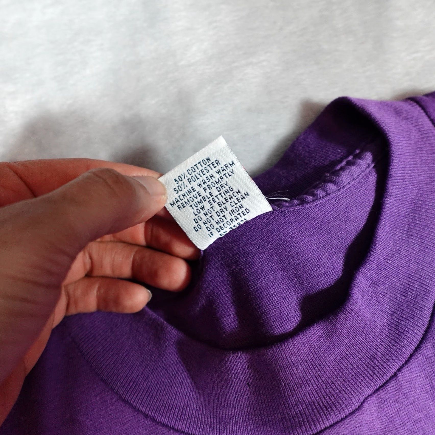 Vintage VINTAGE Amaretto Di Saronno T Shirt Mens M (Fits M) 90s Lightweight Graphic Print Purple Cotton Polyester Crew Neck Short Sleeve Size US M / EU 48-50 / 2 - 6 Thumbnail