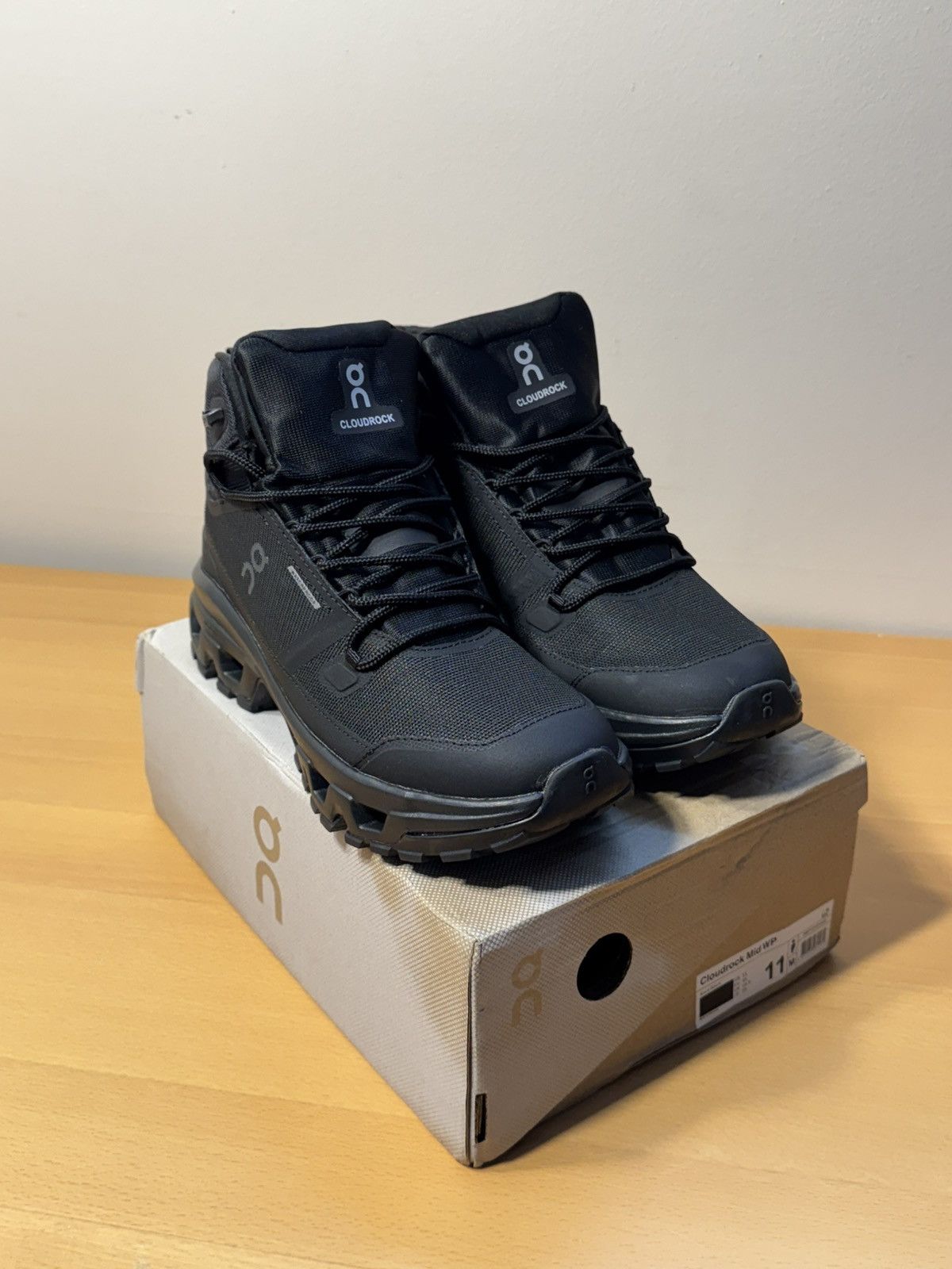 On ON Couldrock Mid WP Waterproof 'Triple Black' Size US 11 / EU 44 - 4 Thumbnail