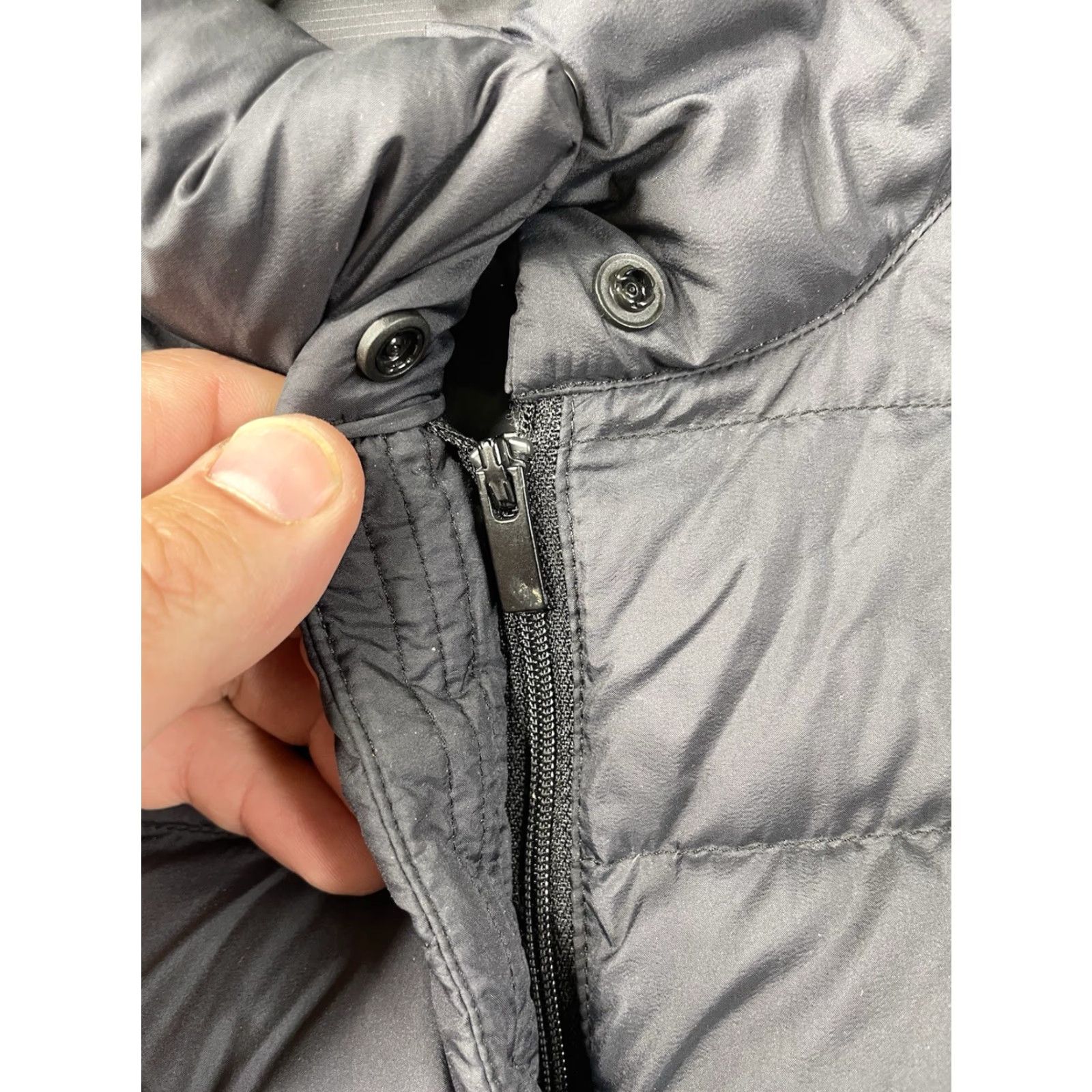 Uniqlo Uniqlo Vest Women Small Black Ultra Light Down Filled Zip Front Packable Puffer Size S / US 4 / IT 40 - 3 Thumbnail