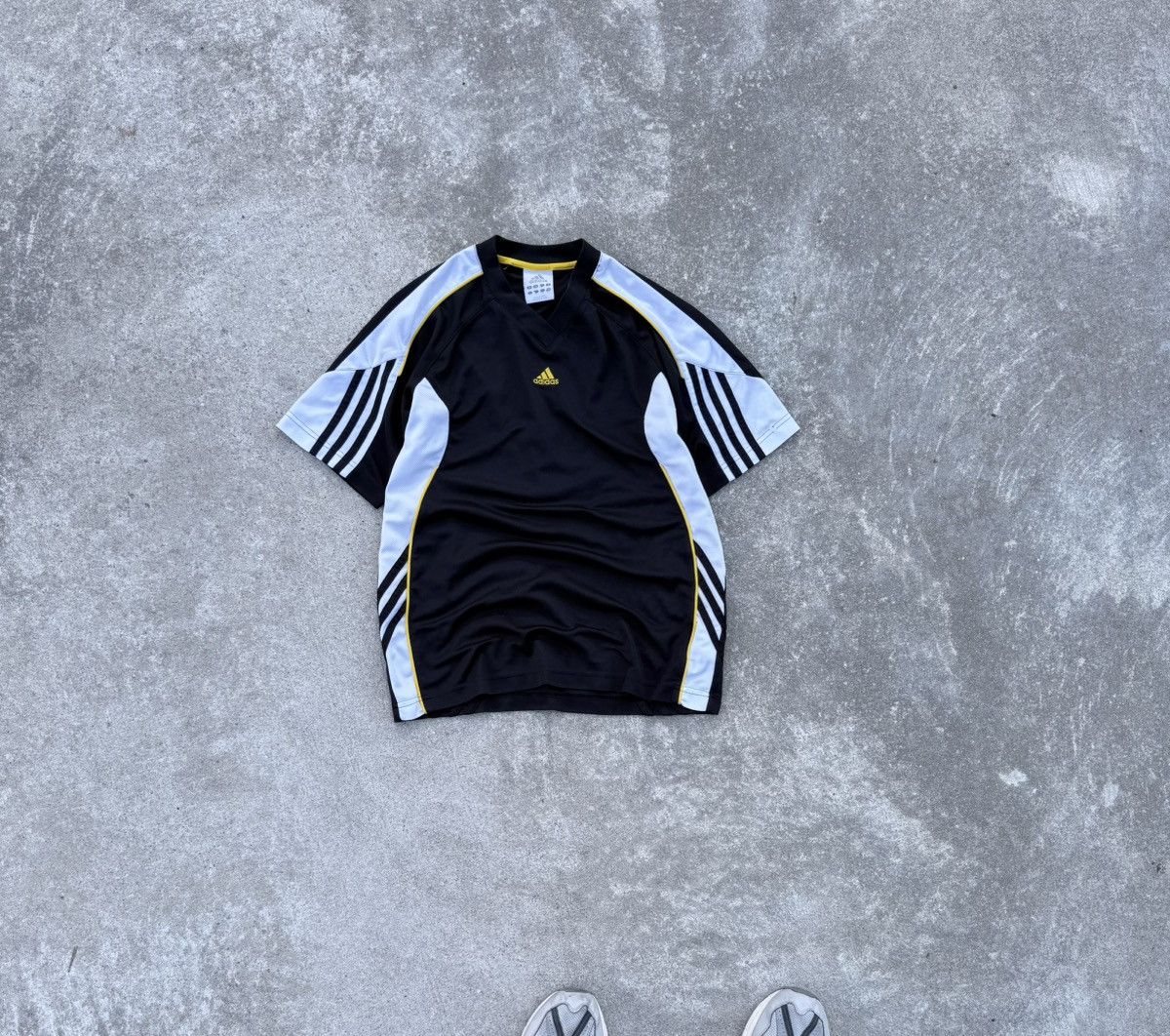 Adidas Vintage Adidas y2k streetwear track t-shirt Size US M / EU 48-50 / 2 - 3 Thumbnail