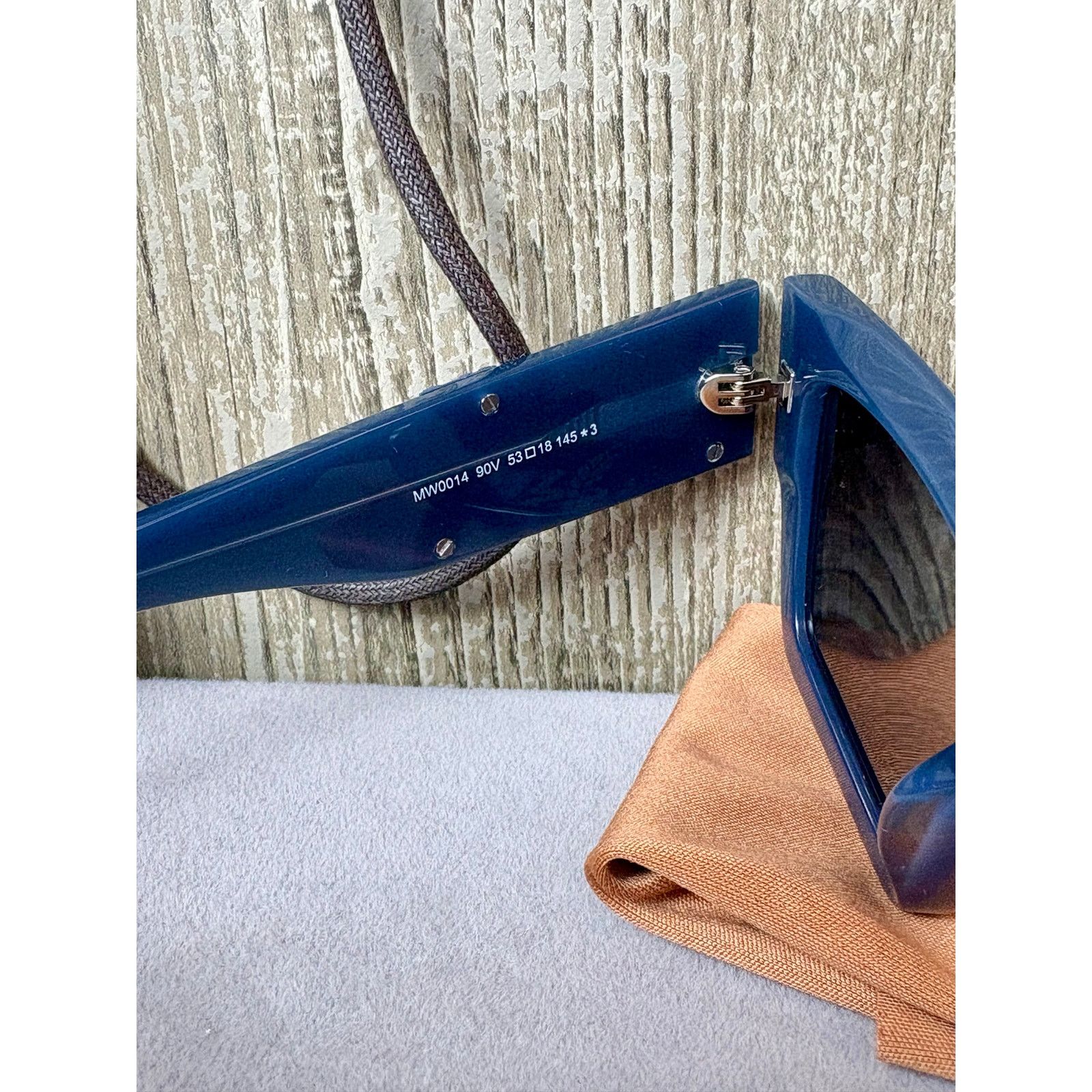 MCM NEW MCM Luxury Sunglasses w/ Side-body Case - MW0014 Size ONE SIZE - 5 Thumbnail
