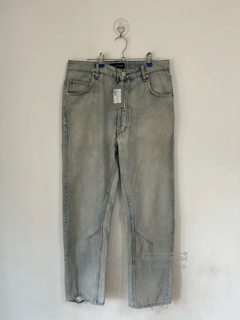 Balenciaga Balenciaga Distressed mid-rise straight leg casual jeans Size US 31 - 1 Thumbnail