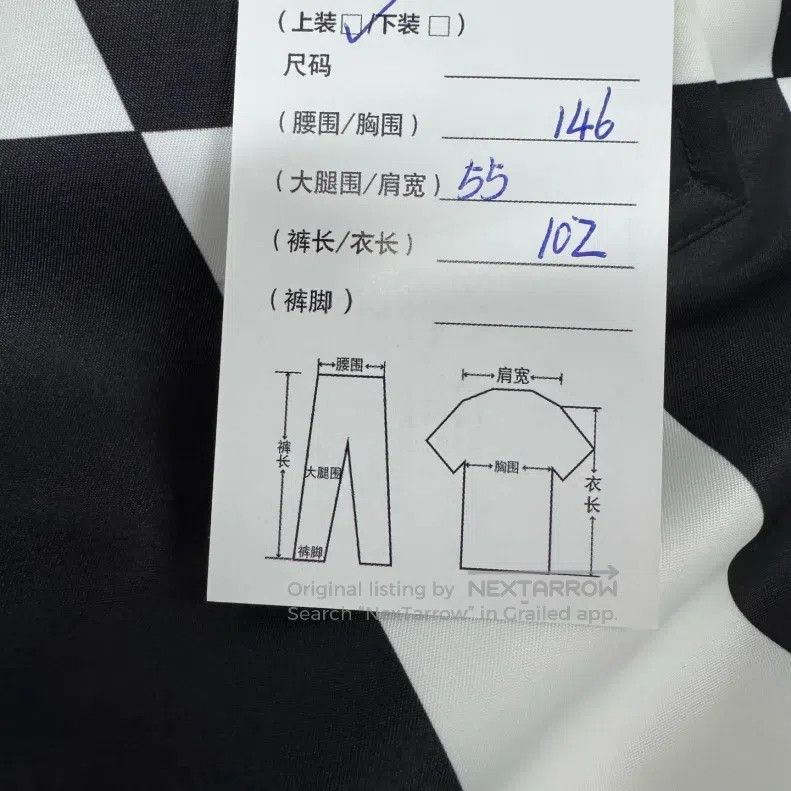 Valentino Valentino Wear a down jacket with a large logo printed on Size US M / EU 48-50 / 2 - 9 Thumbnail