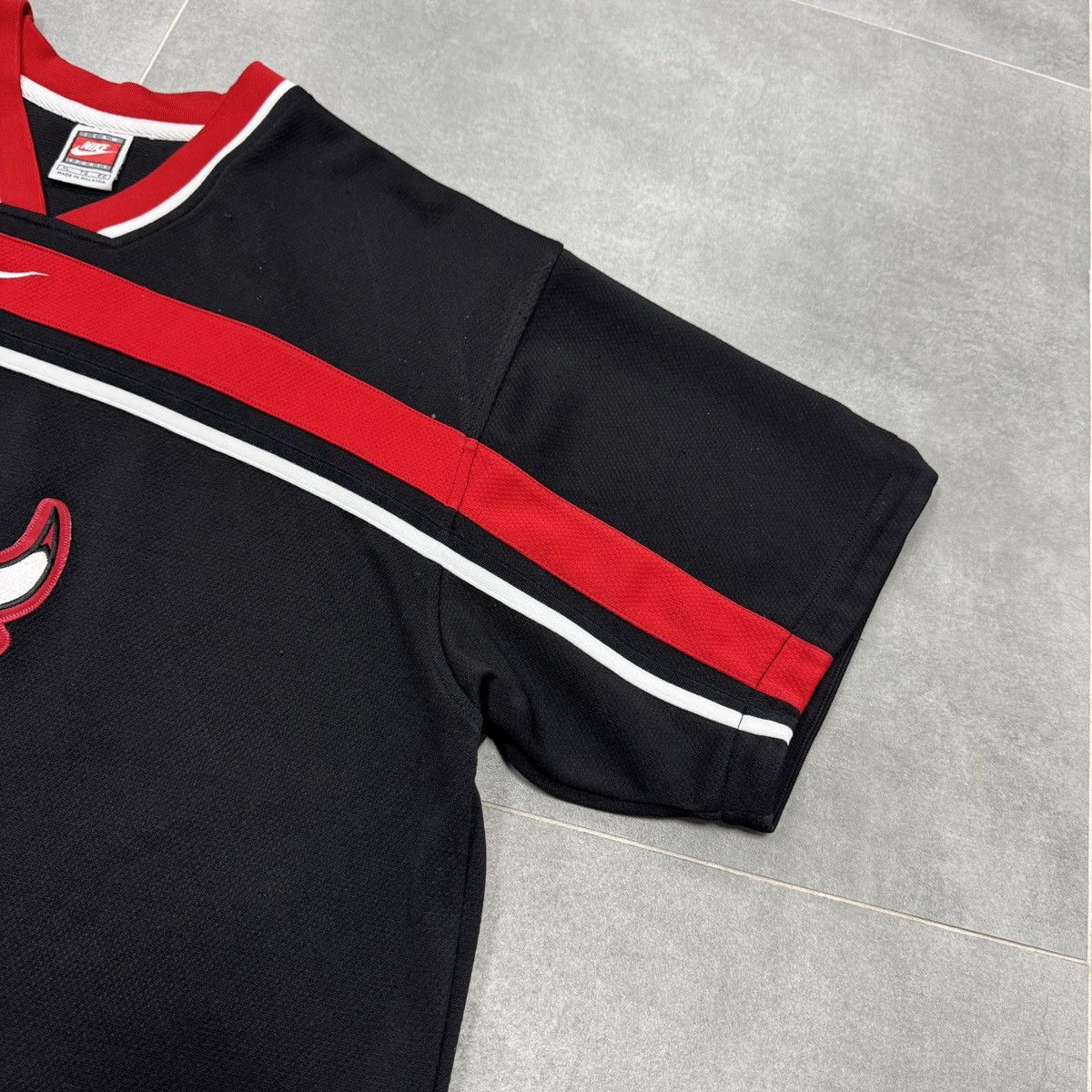 Nike Vintage Nike NBA Chicago Bulls 90s Swoosh Jersey Shirt Y2K Size US XL / EU 56 / 4 - 7 Thumbnail