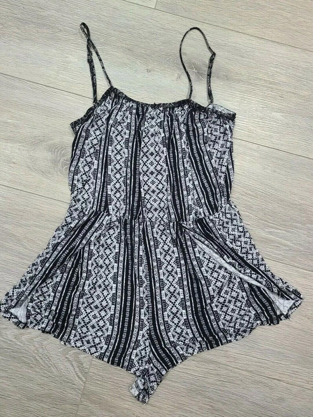 Designer bcbgeneration Romper Medium Black And White Spaghetti Strap Size 32" / US 10 / IT 46 - 1 Thumbnail