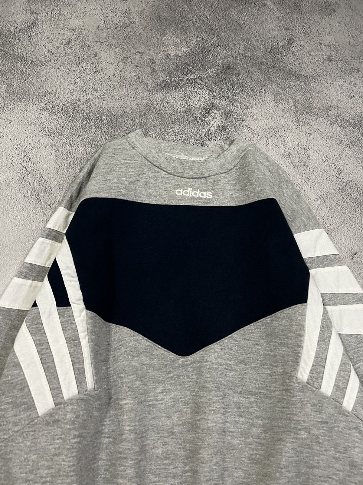 Adidas × Vintage Vintage Y2k Adidas 🩶 Center Logo Rare Sweatshirt 90’s Size US XL / EU 56 / 4 - 4 Thumbnail