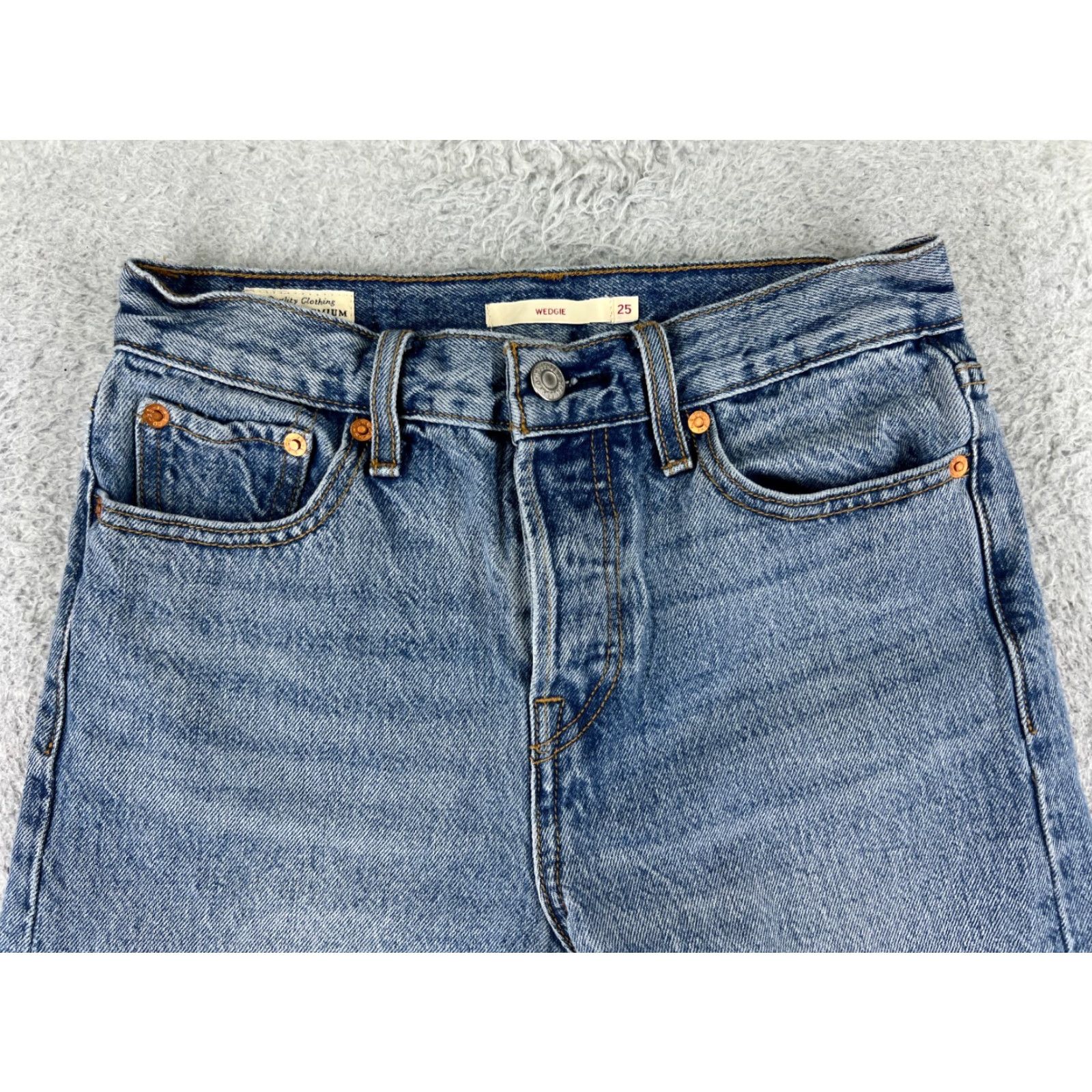 Levi's VINTAGE Levis Premium Jeans Womens 25 Blue Denim Levi's Wedgie Fit Tapered 24x27 Button Zipper 5-Pocket Distressed Stretch Regular Men? Size 42" / US 20 - 4 Thumbnail