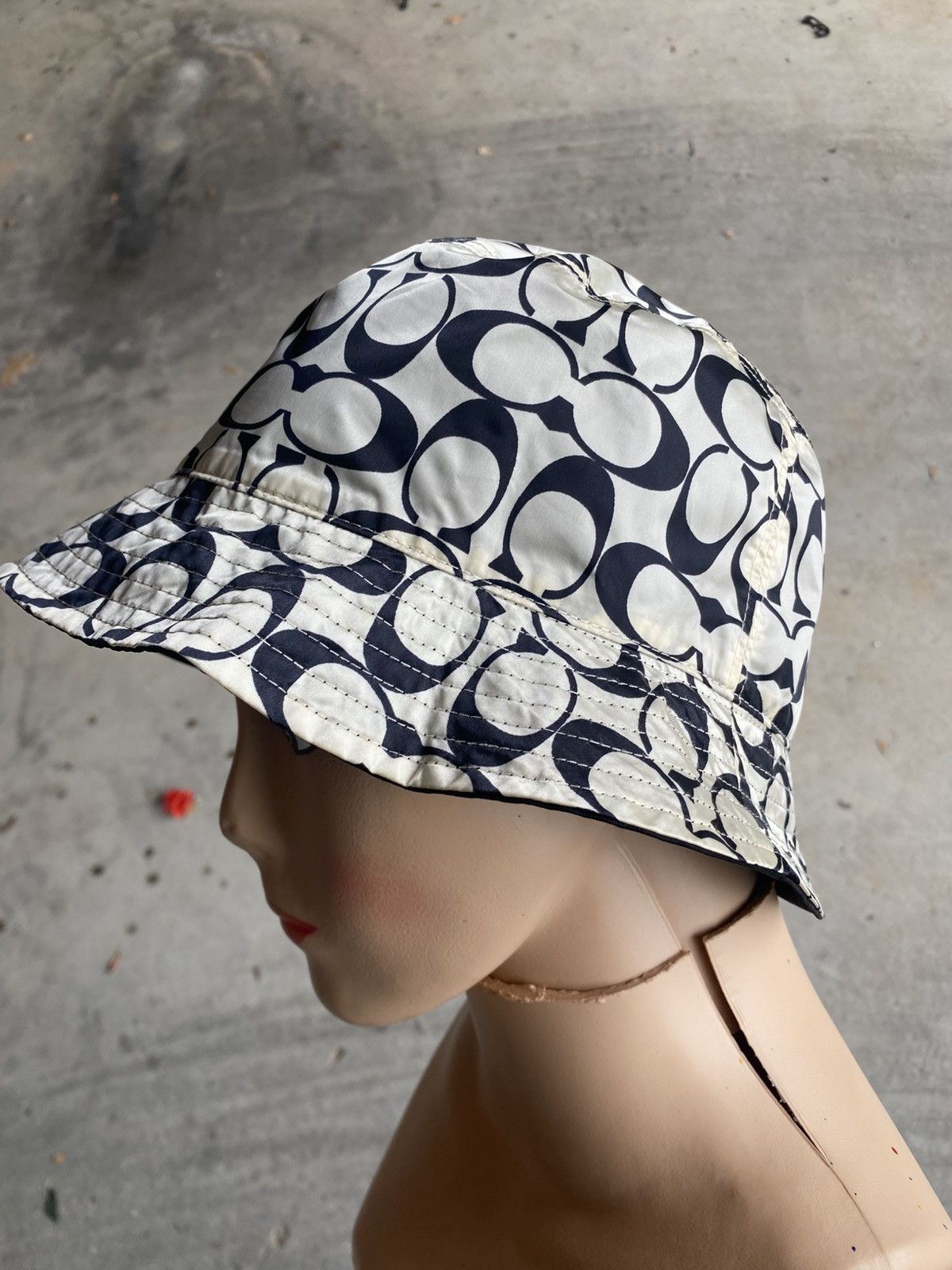 COACH REVERSIBLE  BUCKET HAT COACH REVERSIBLE BUCKET HAT IN SIGNATURE JACQUARD IN PINK  main image 2