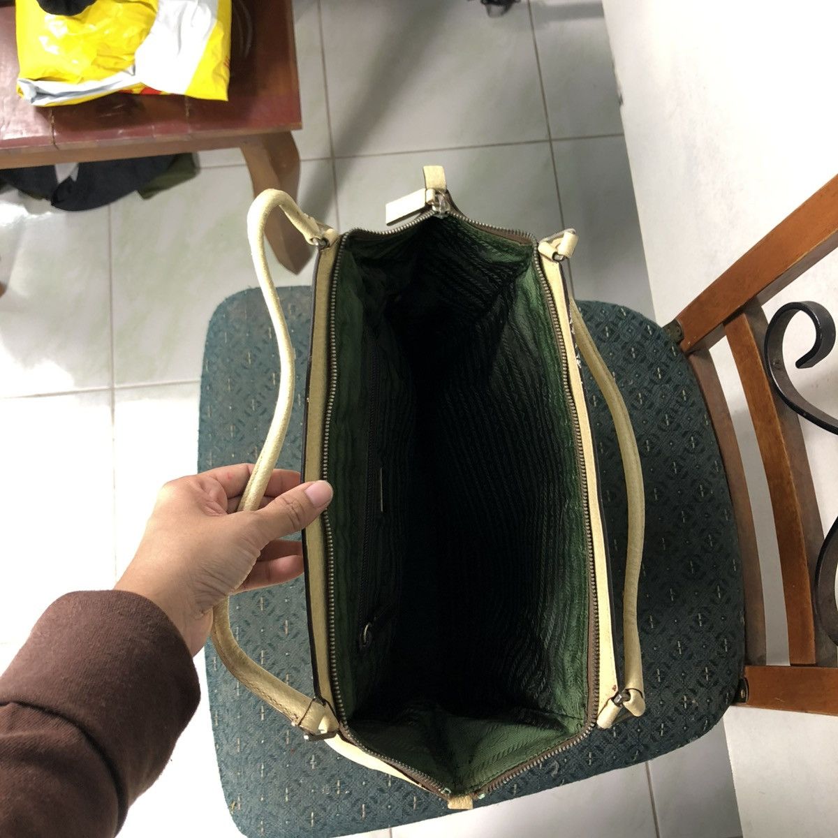 Prada 🔥VINTAGE HAND BAG PIG SKINS LEATHER PRADA MADE IN ITALY Size ONE SIZE - 12 Thumbnail