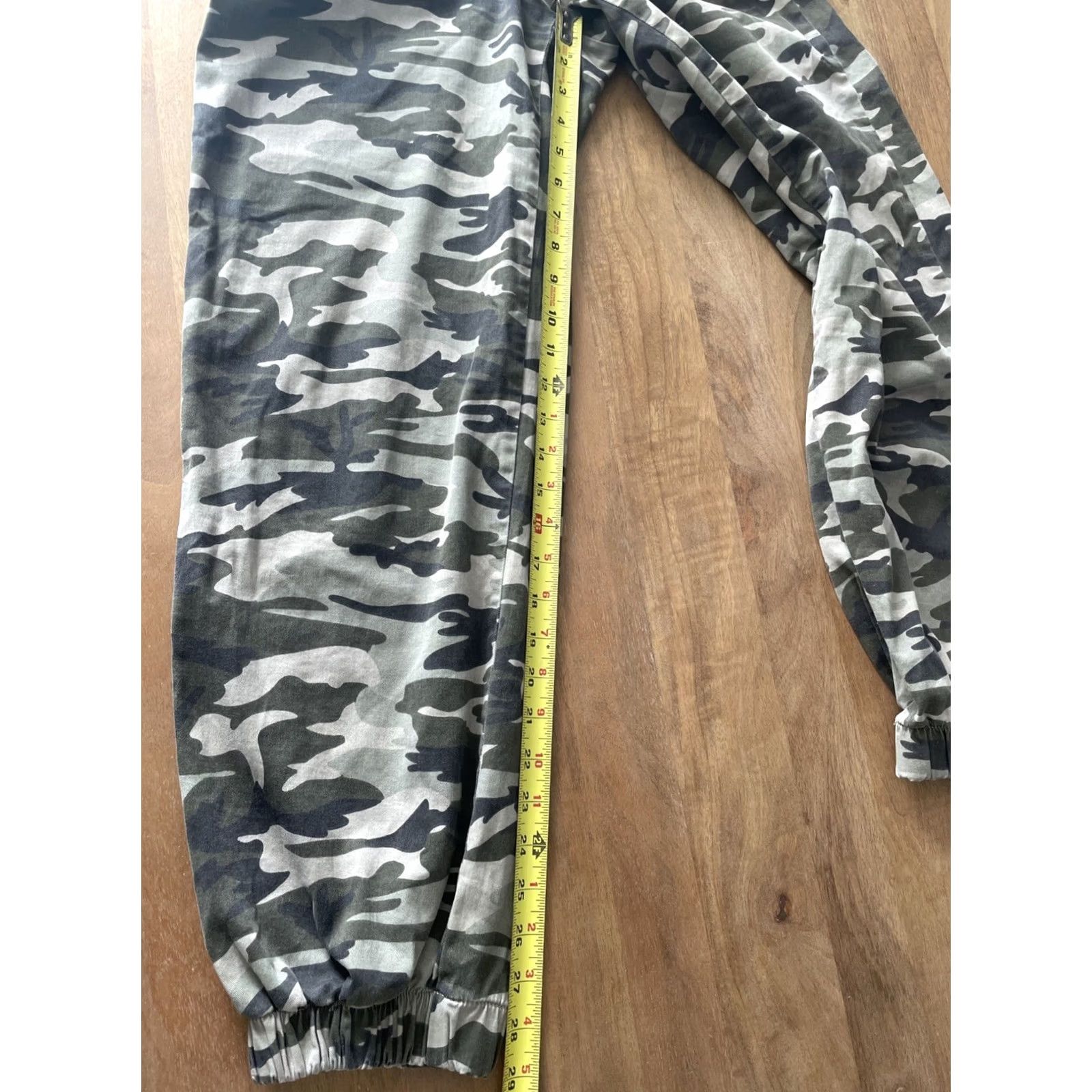 Urban Outfitters VINTAGE Urban Outfitters BDG Baggy Camo Pants Women's Medium Hi Rise Tapered Army Grunge Size 32" / US 10 / IT 46 - 8 Thumbnail