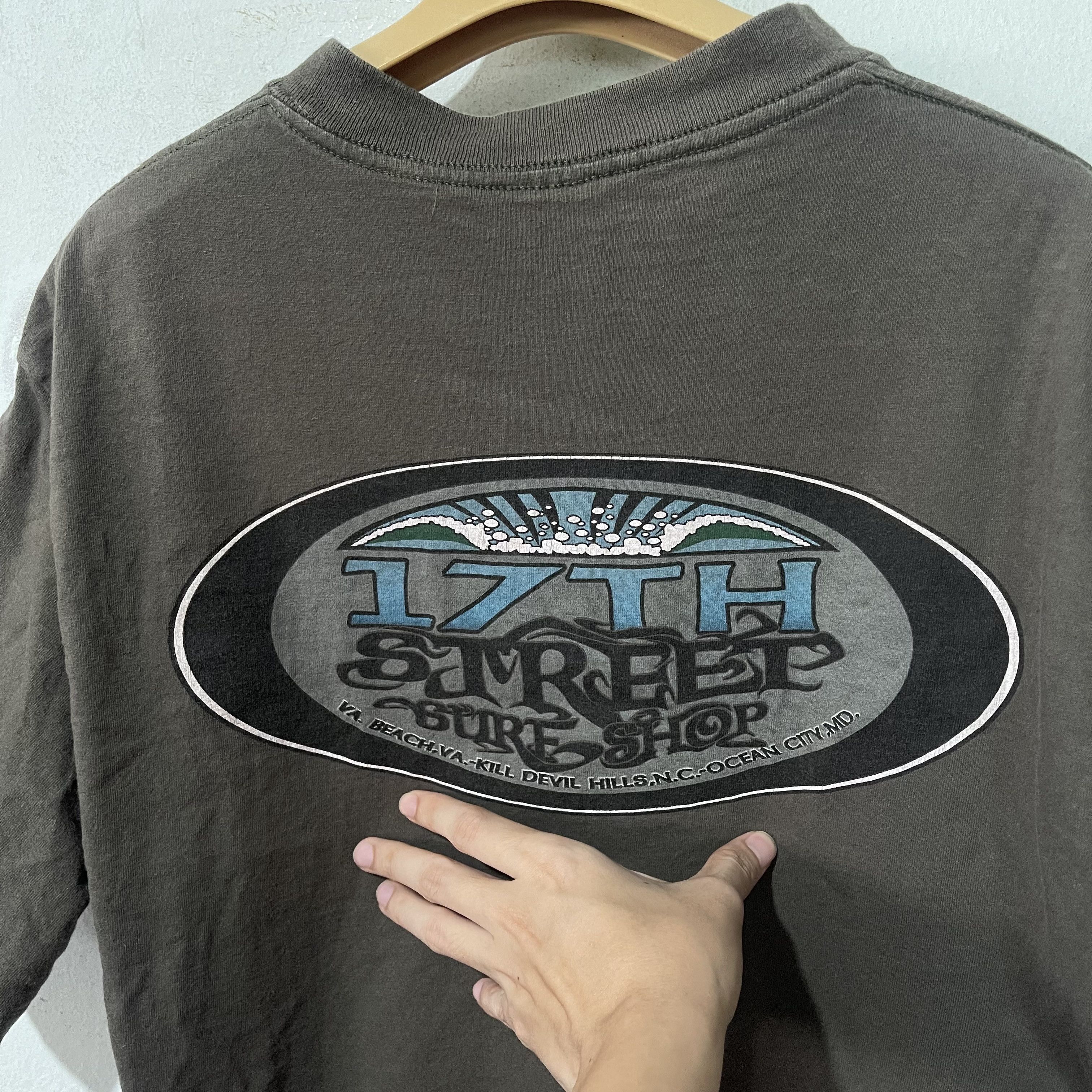 Vintage Vintage 90s 17th Street Surf Shop T-Shirt Size US M / EU 48-50 / 2 - 2 Thumbnail