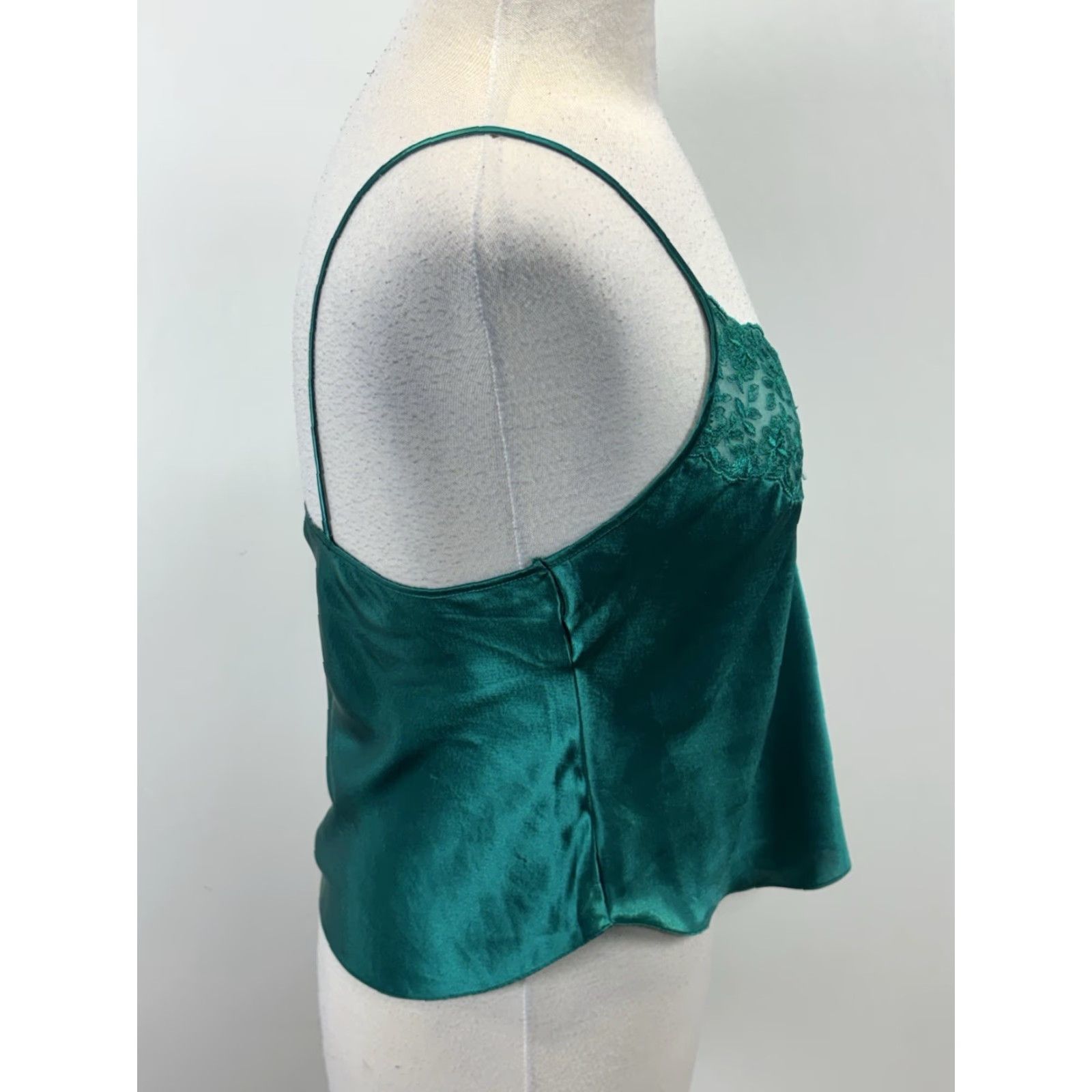 Vintage VINTAGE Cacique Tank Women’s Medium Green Satin Lace V-Neck Sleeveless Pullover TANK TOP Size M / US 6-8 / IT 42-44 - 4 Thumbnail